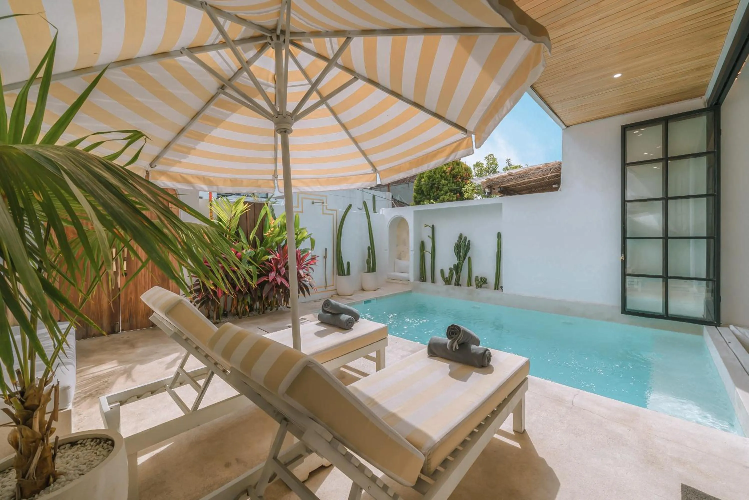 Patio in Villa Sunset and Sunrise - 2BR elegant villa in Central Canggu