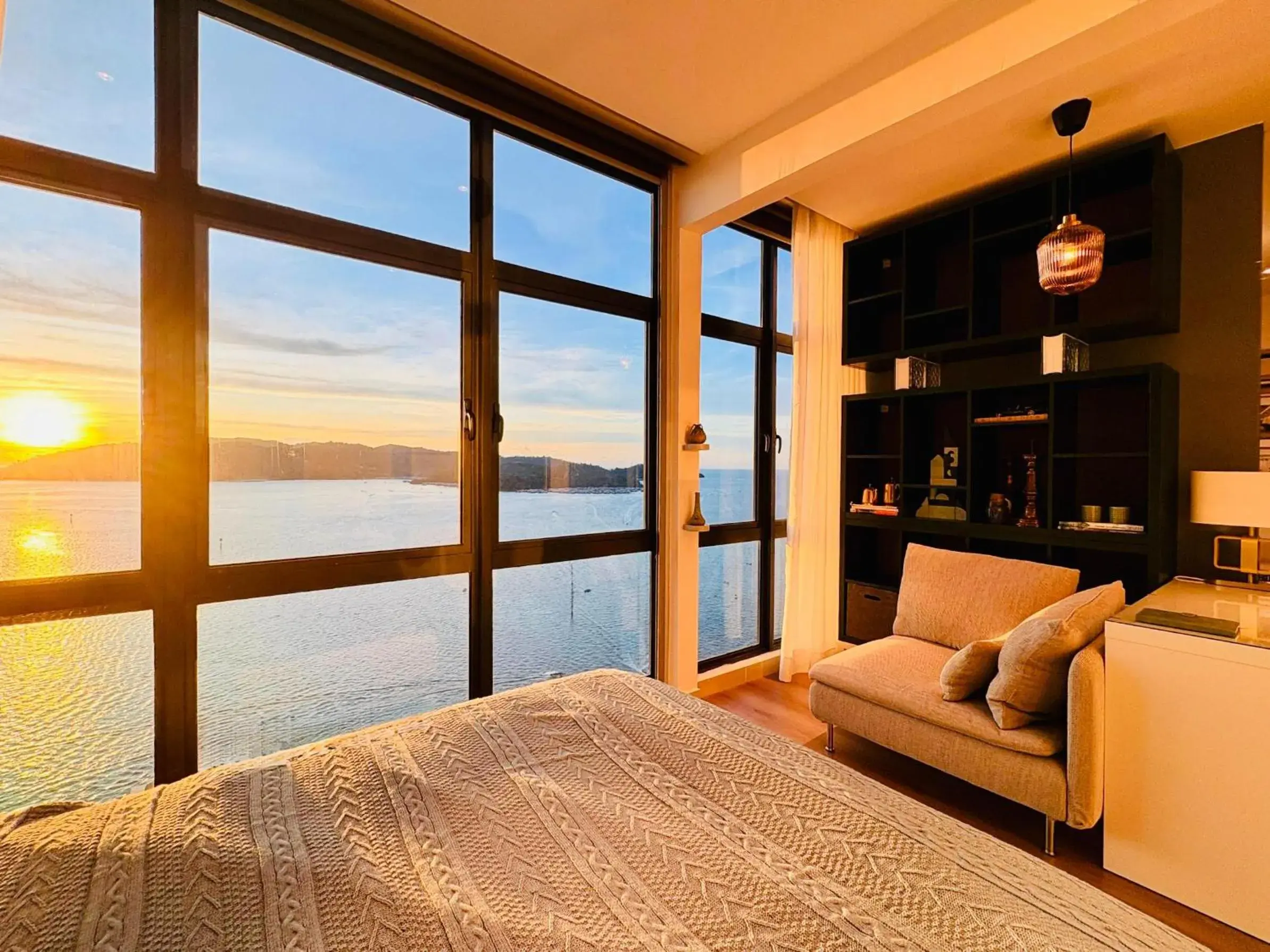 Bed in Seaview Bliss Studio By Tropical Elegance Bed in Seaview Bliss Studio By Tropical Elegance