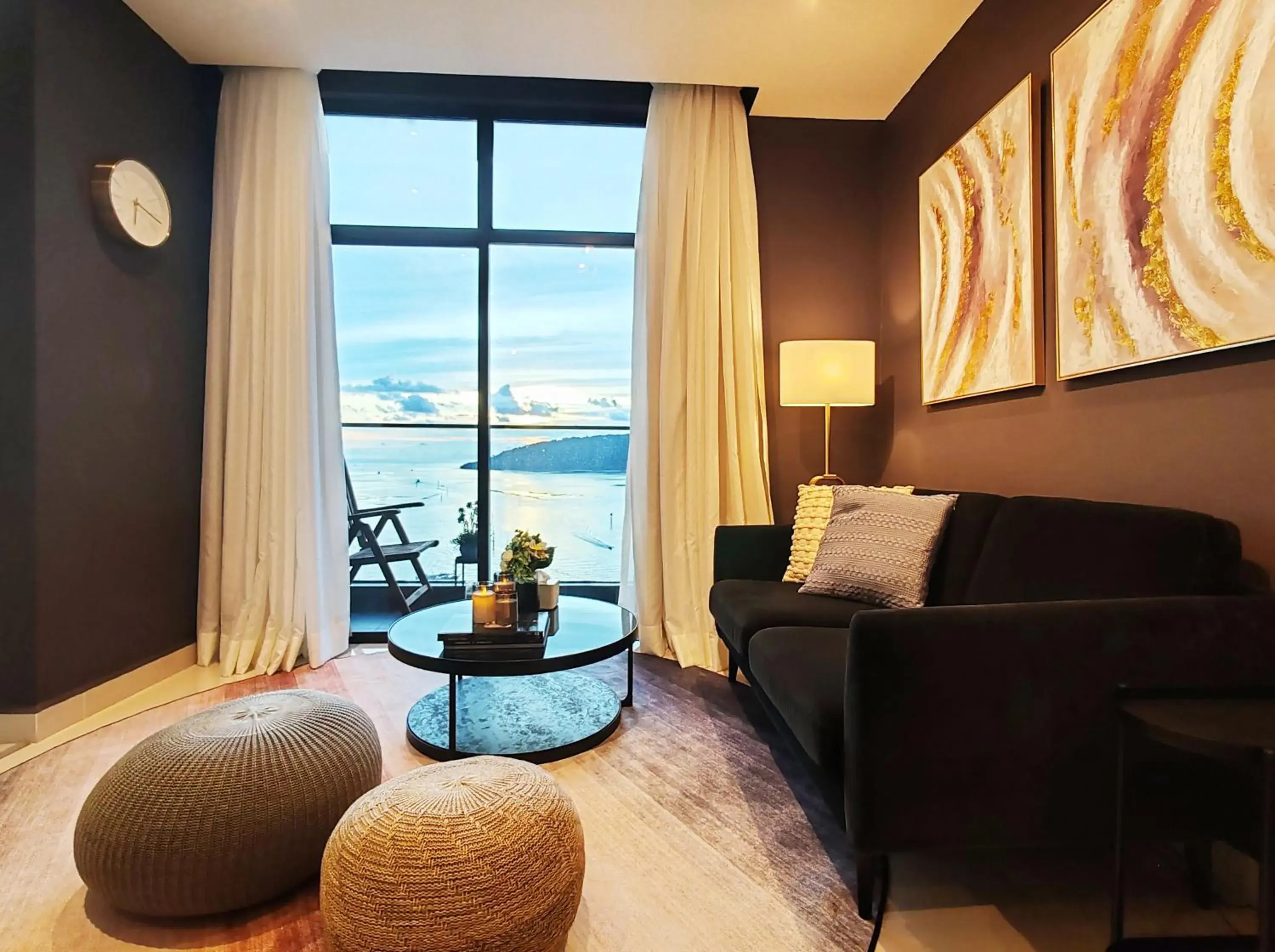 Living room, Bed in Seaview Bliss Studio By Tropical Elegance Living room, Bed in Seaview Bliss Studio By Tropical Elegance