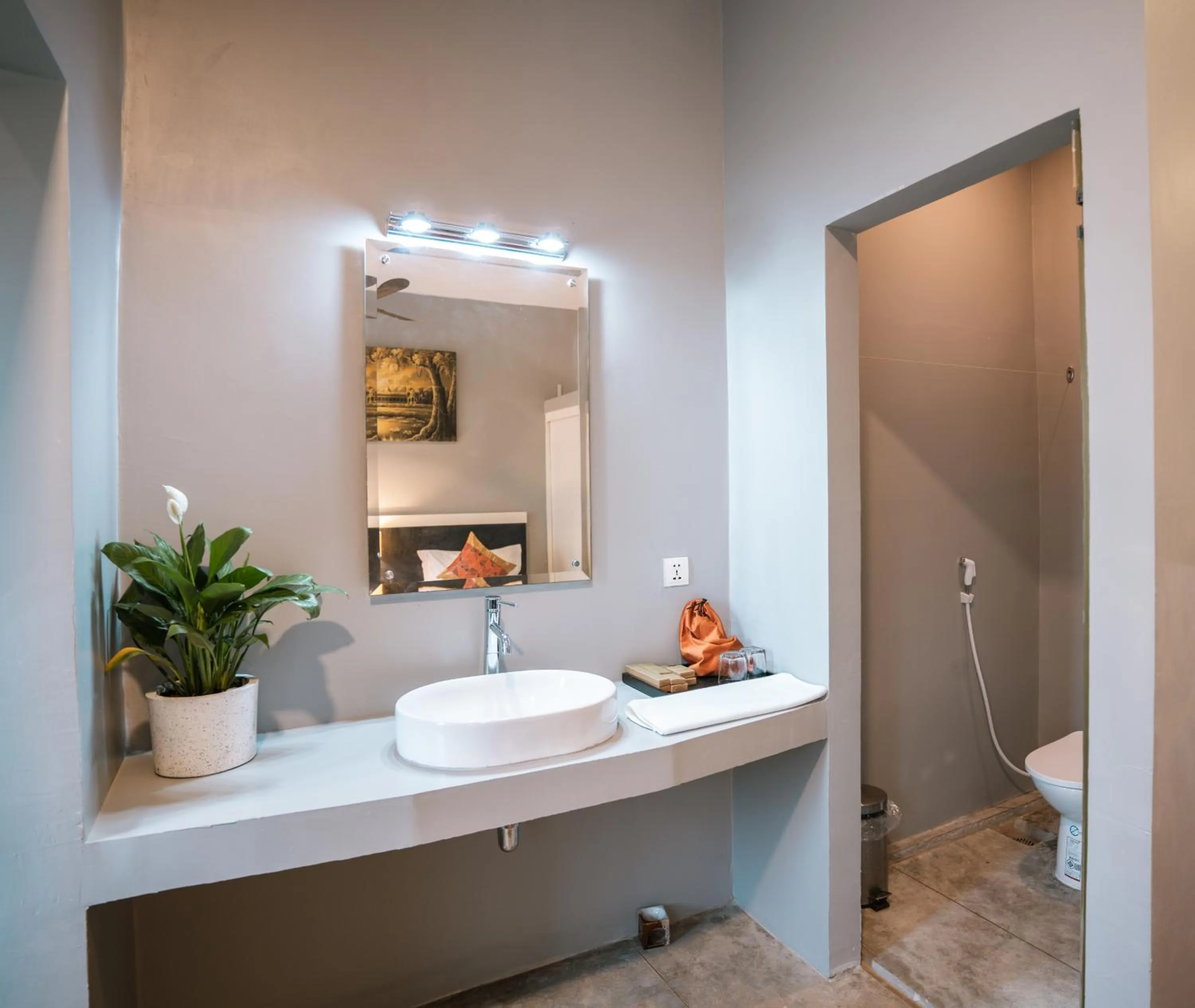 Toilet in Amazing Smile Angkor Resort