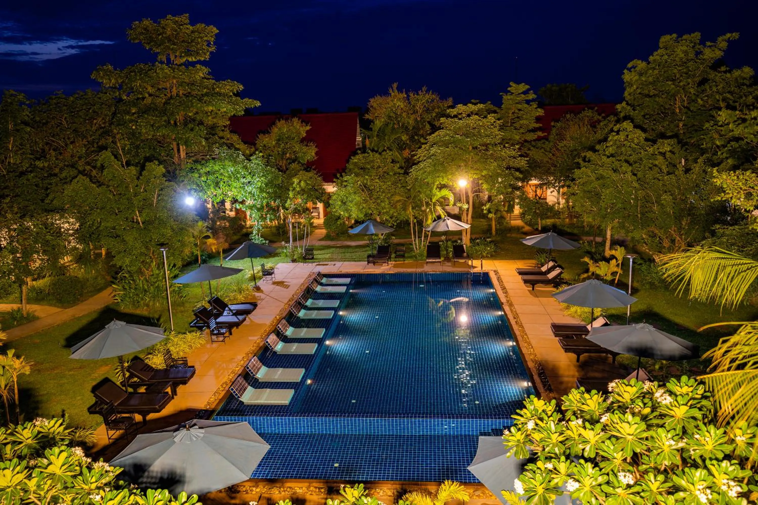 Swimming pool in Amazing Smile Angkor Resort