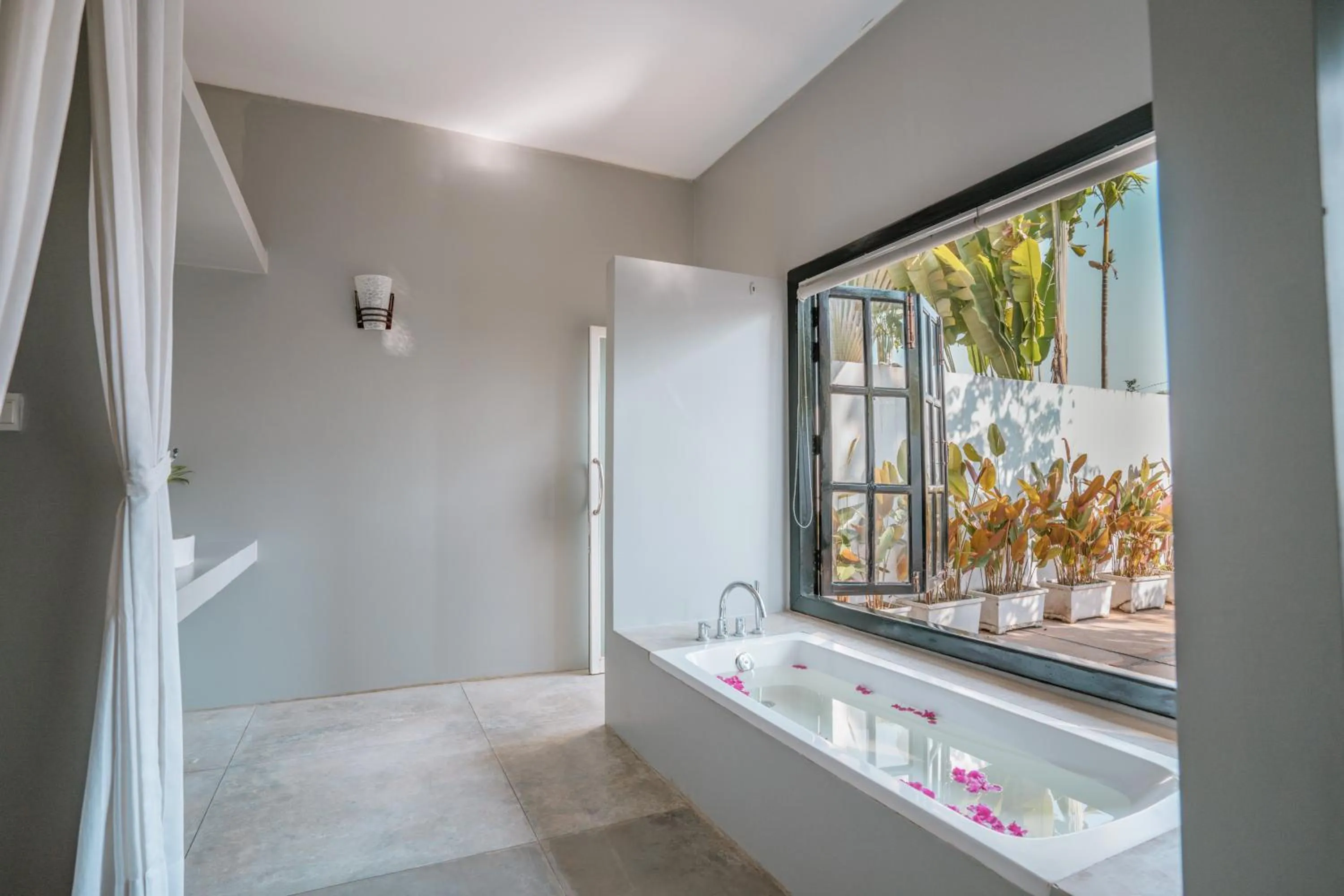 Bathroom in Amazing Smile Angkor Resort