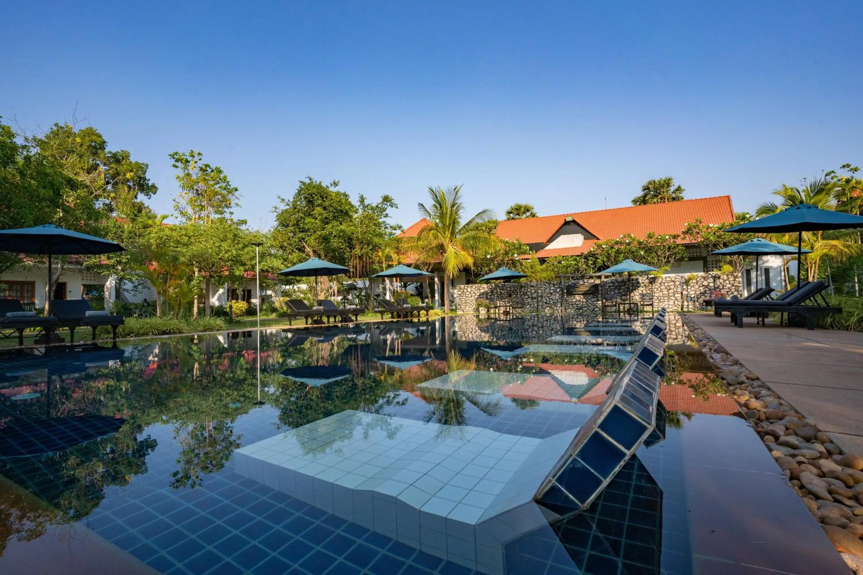 Swimming pool in Amazing Smile Angkor Resort