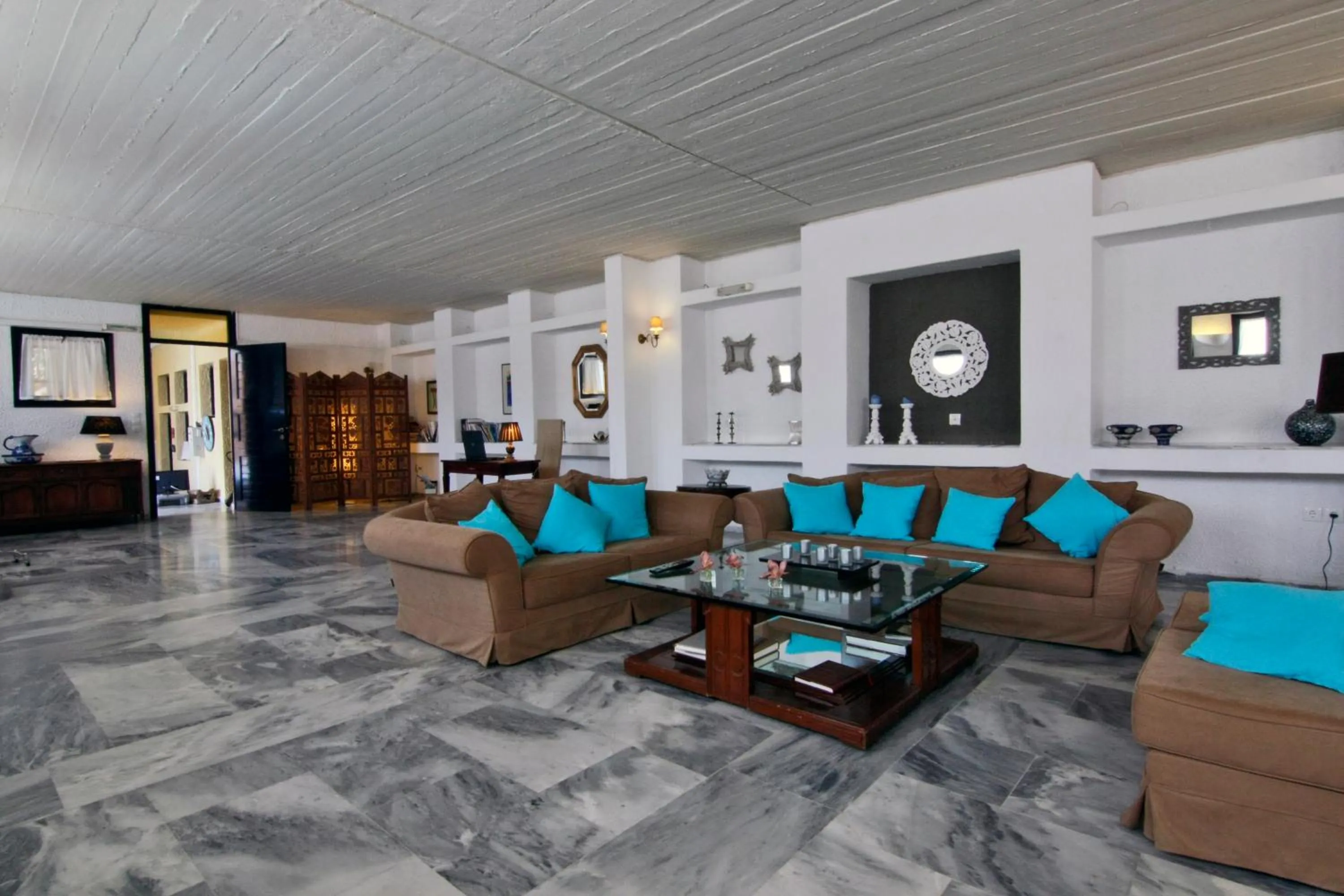 Communal lounge/ TV room in Mare Vista Hotel - Epaminondas