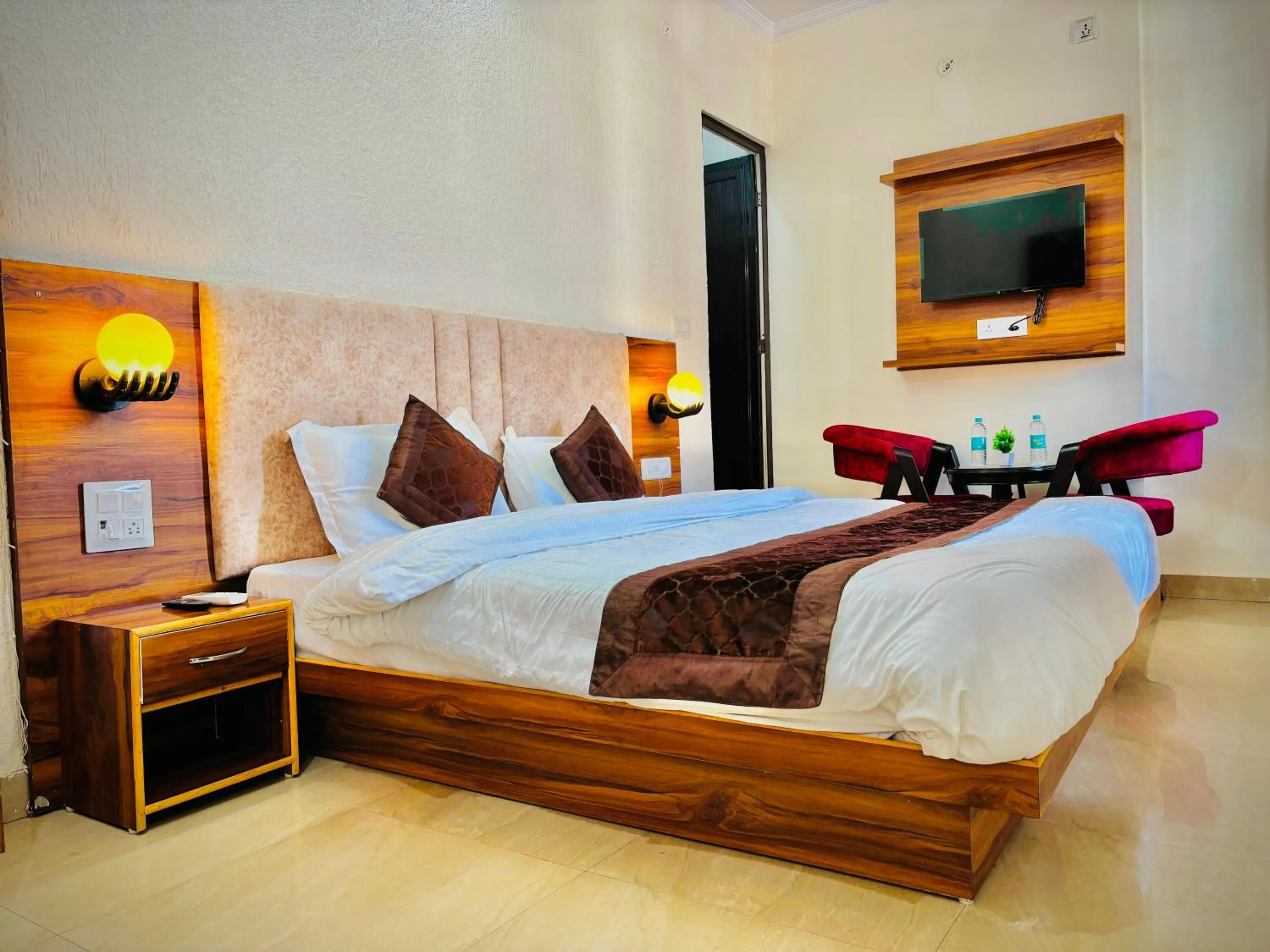 Trinetra Guest House