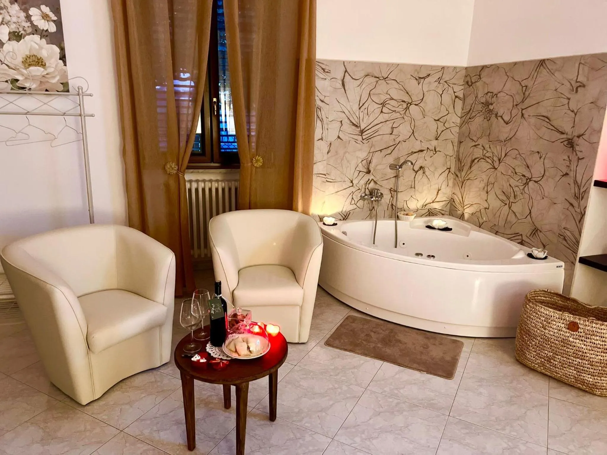 Hot Tub in B&B Villa Maggi