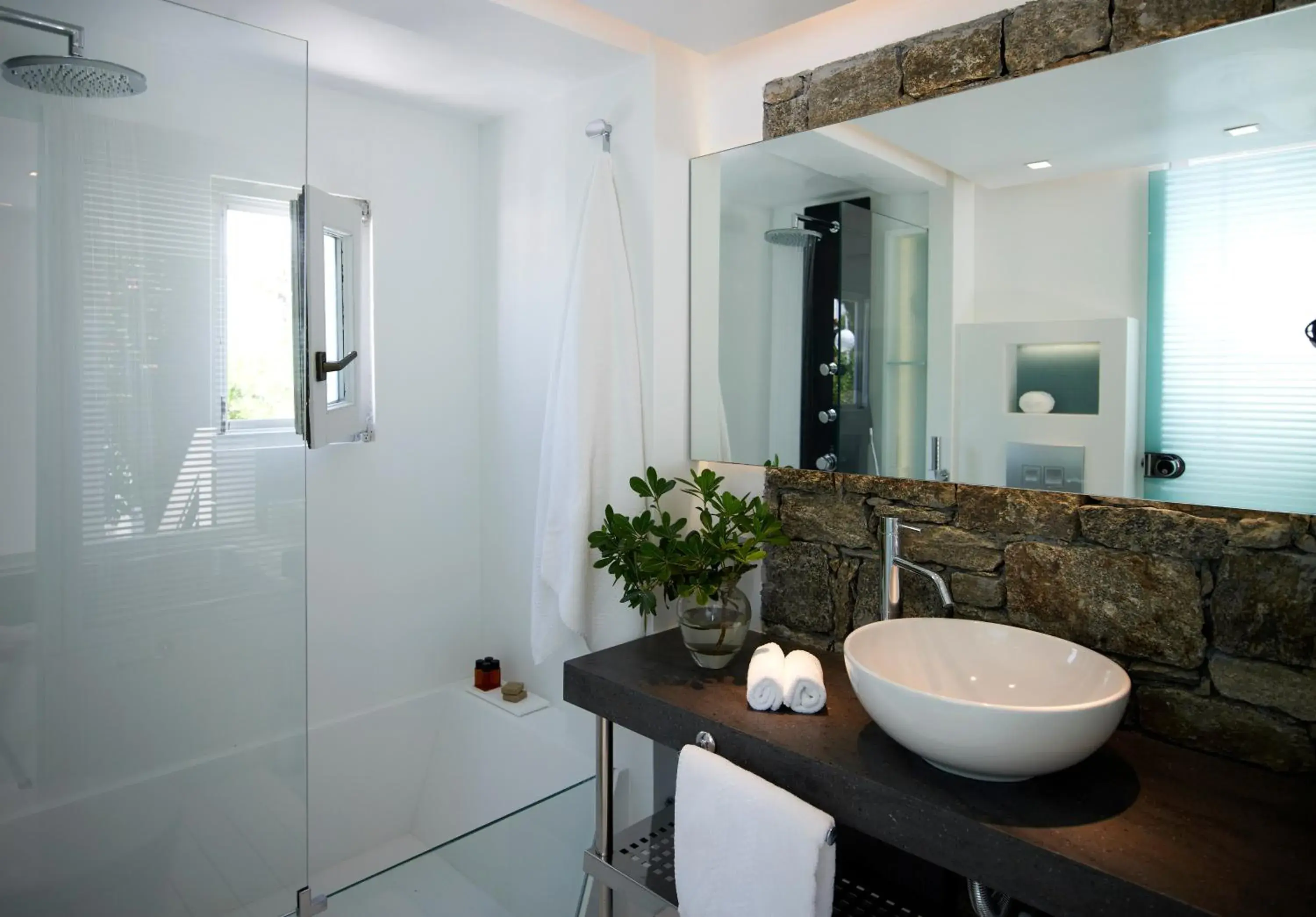 Bathroom in Semeli Hotel Mykonos Bathroom in Semeli Hotel Mykonos