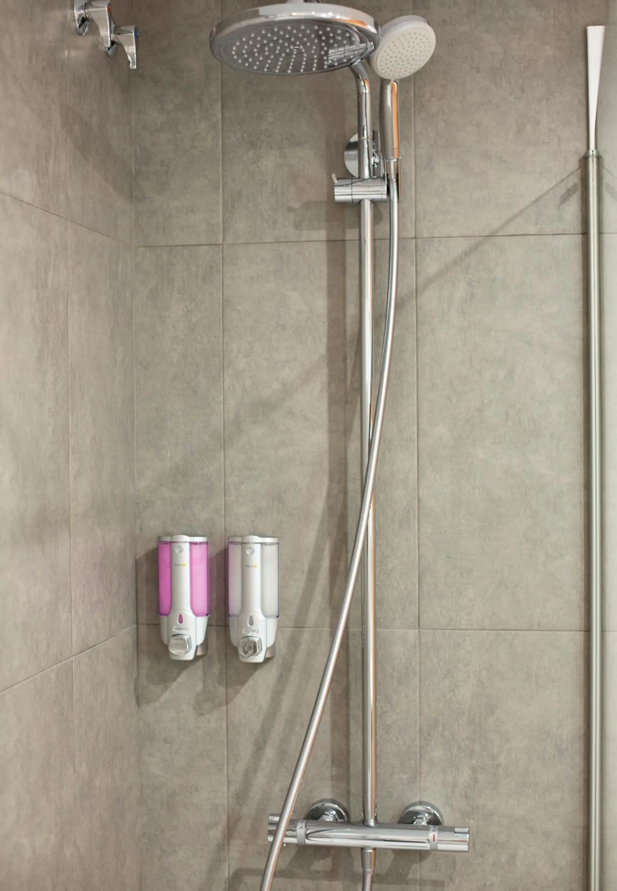 Shower in Hotel Baviera