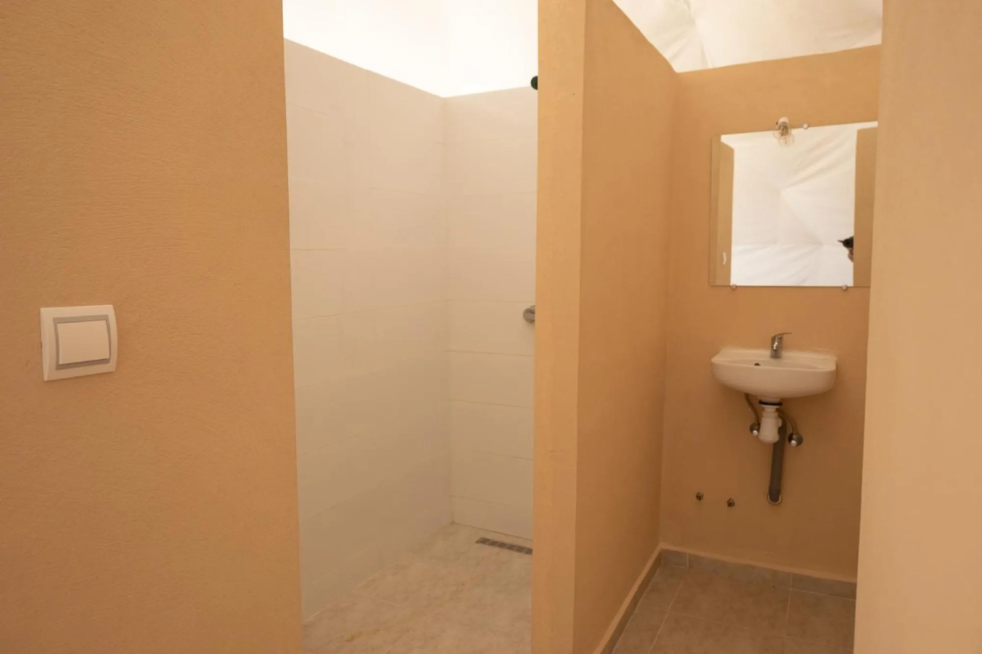 Shower in Desert Sands Dakhla Lagoon View & Kitesurf Spot