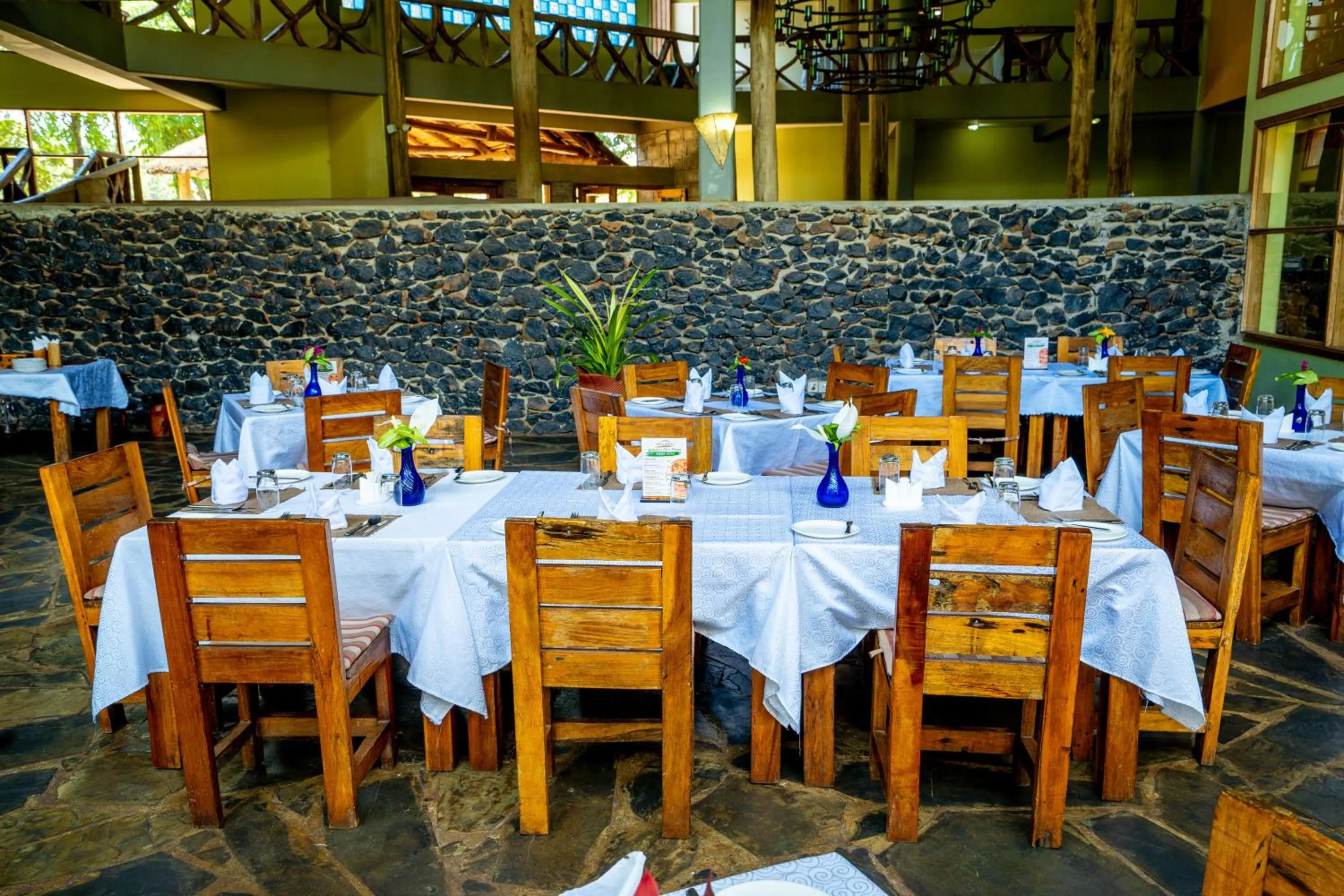 Restaurant/places to eat in Weru Weru River Lodge