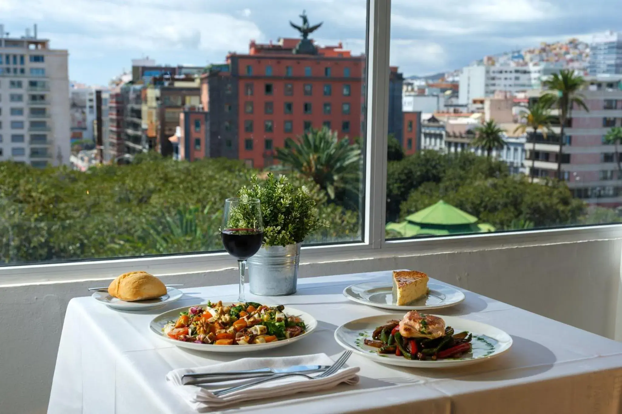 Restaurant/places to eat in Sercotel Hotel Parque Restaurant/places to eat in Sercotel Hotel Parque