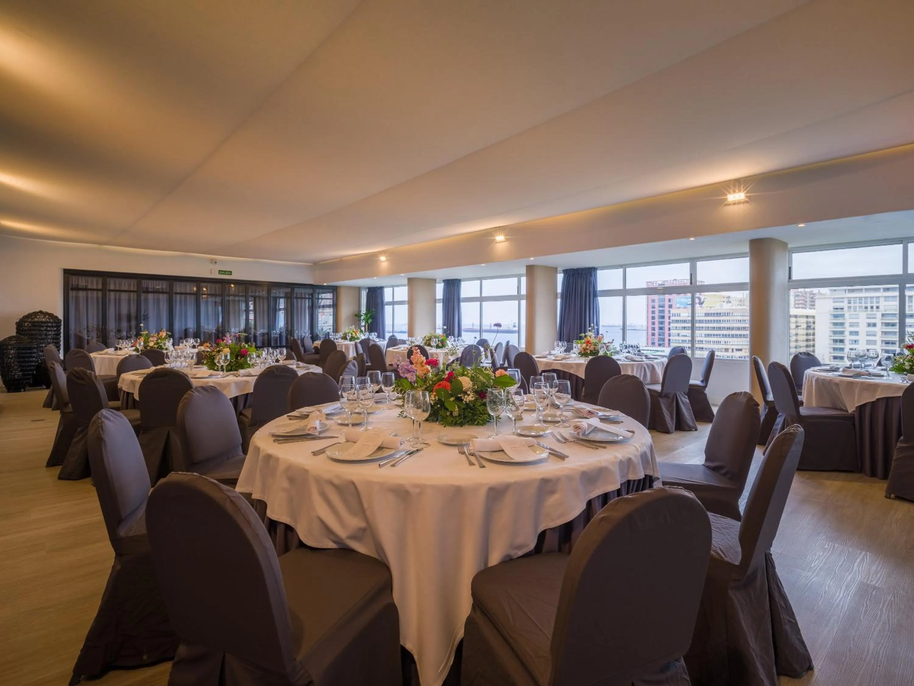 Restaurant/places to eat in Sercotel Hotel Parque