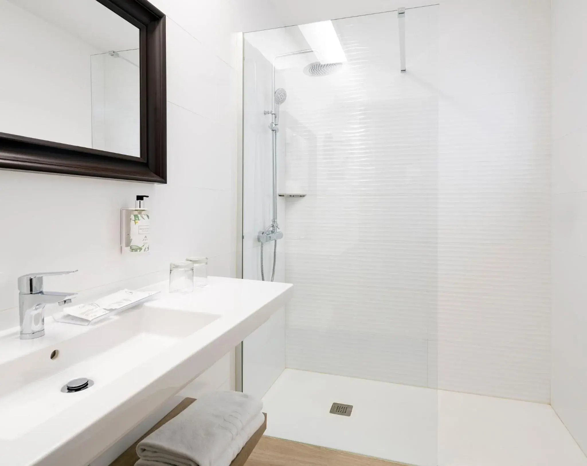 Photo of the whole room in Sercotel Hotel Parque Photo of the whole room in Sercotel Hotel Parque