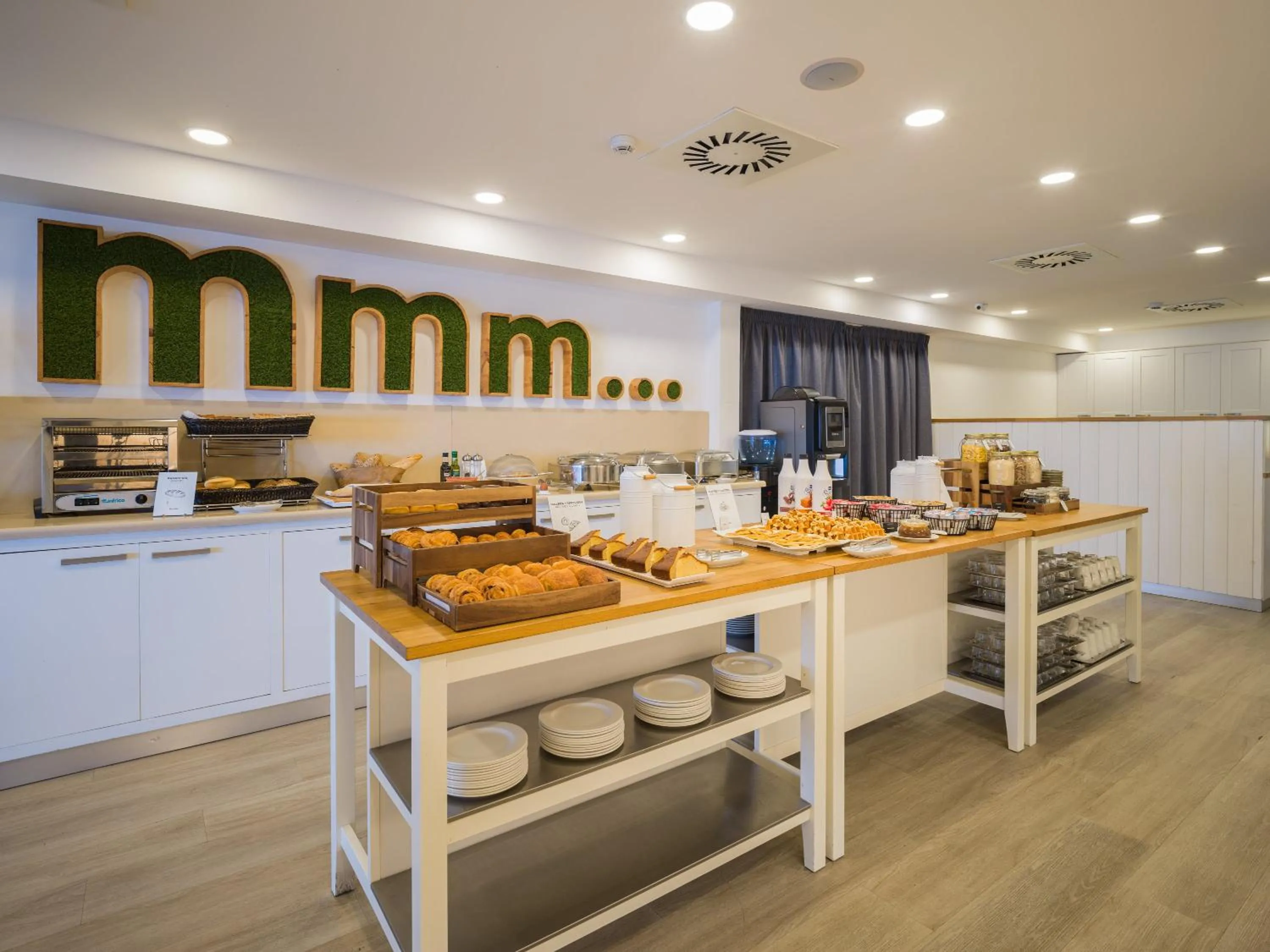 Breakfast in Sercotel Hotel Parque