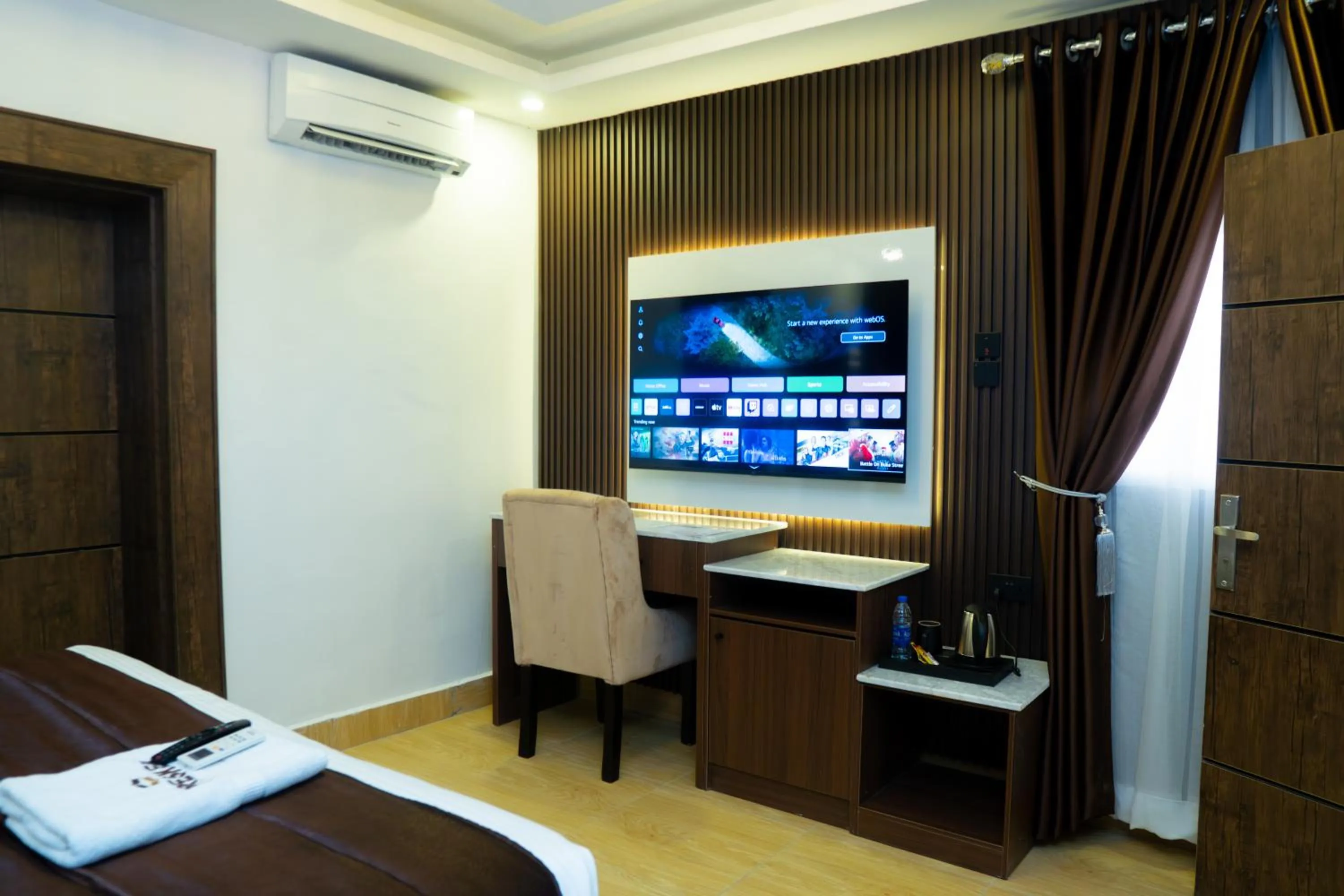 TV and multimedia, Bed in Presken Residence