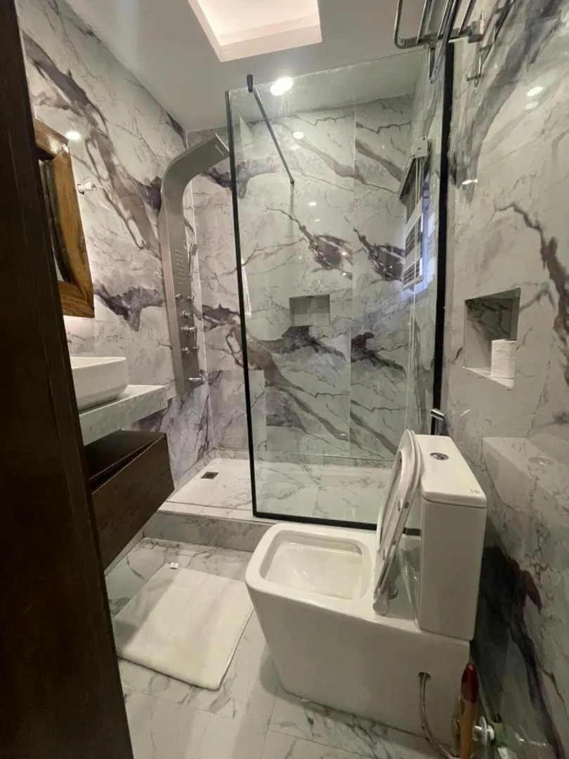 Shower in Presken Residence