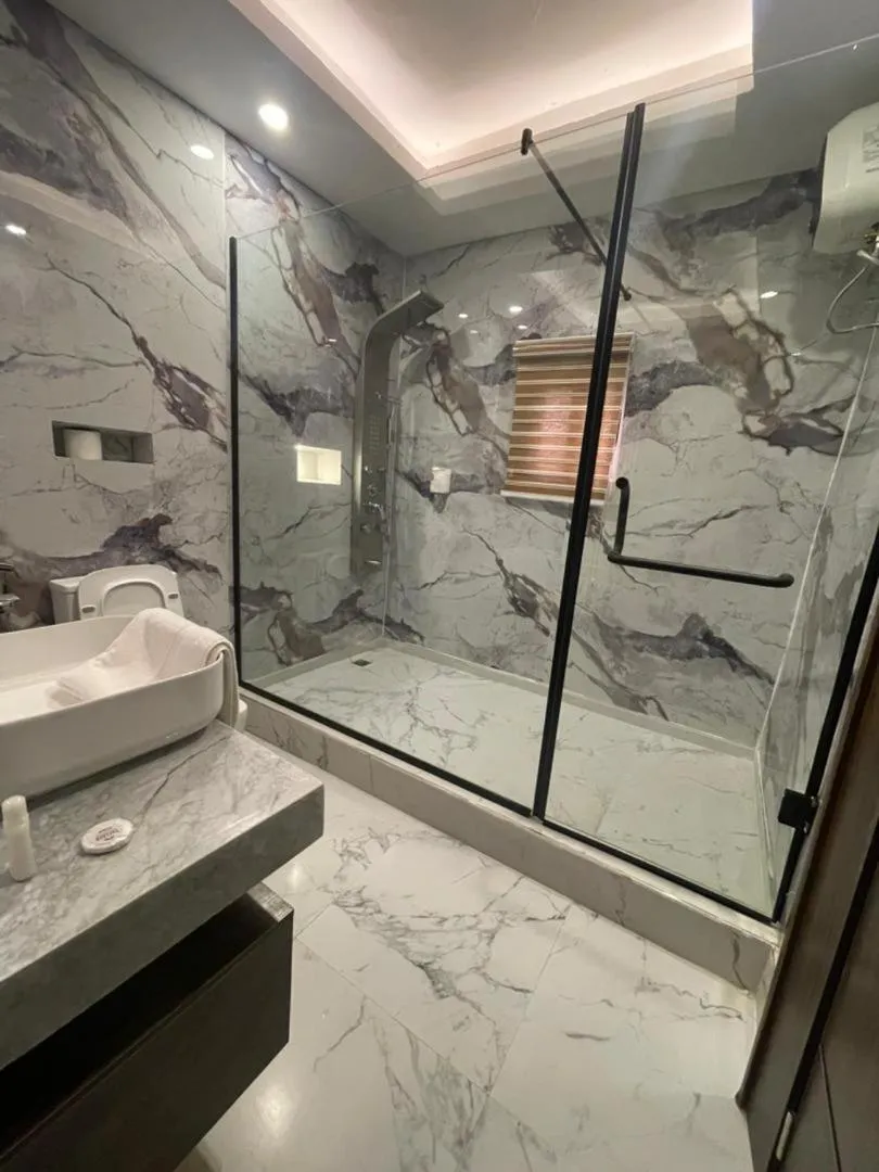 Shower in Presken Residence