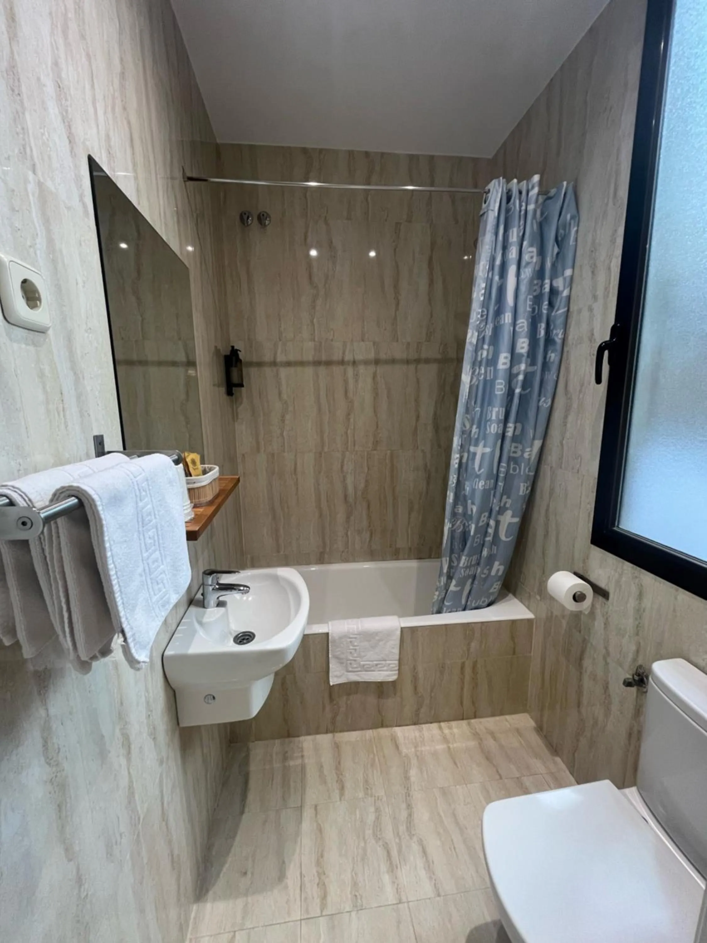 Bathroom in Hostal Avenida