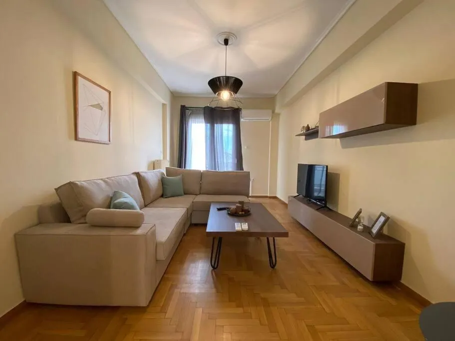 Three-Bedroom Apartment in Spacious 3 BR Apartment in Vibrant Neighbourhood