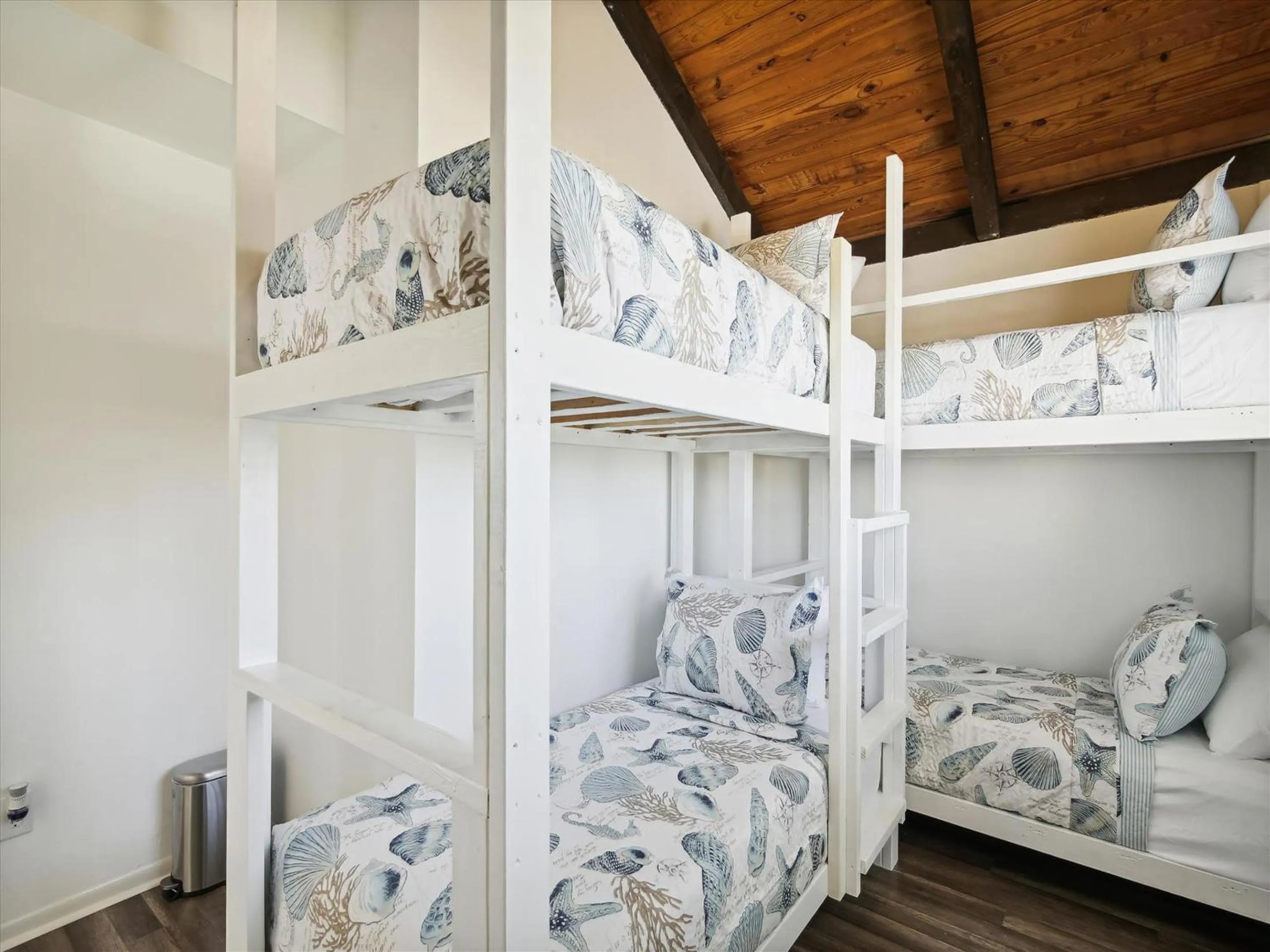 Property building, Bed in Tranquil Waters