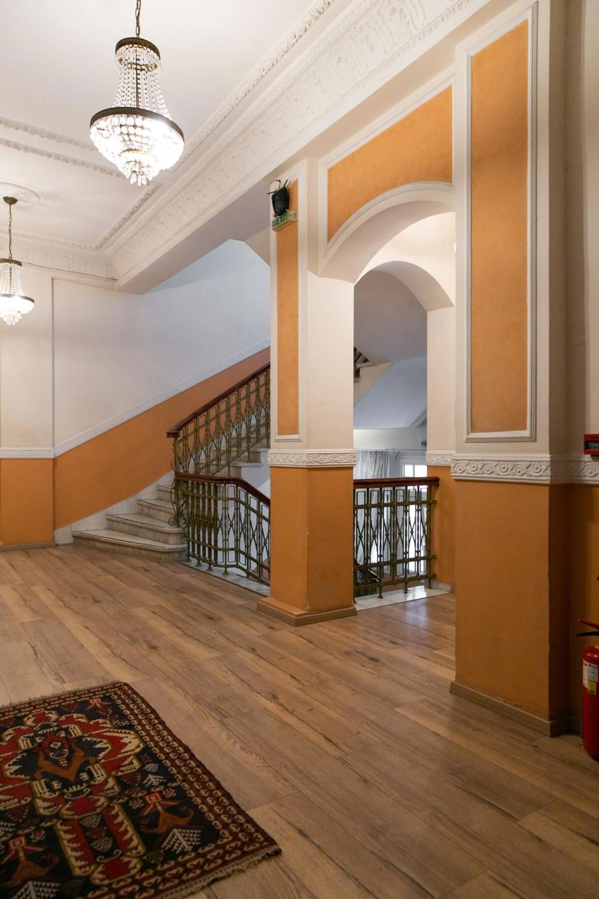 Area and facilities in Minerva Premier Hotel