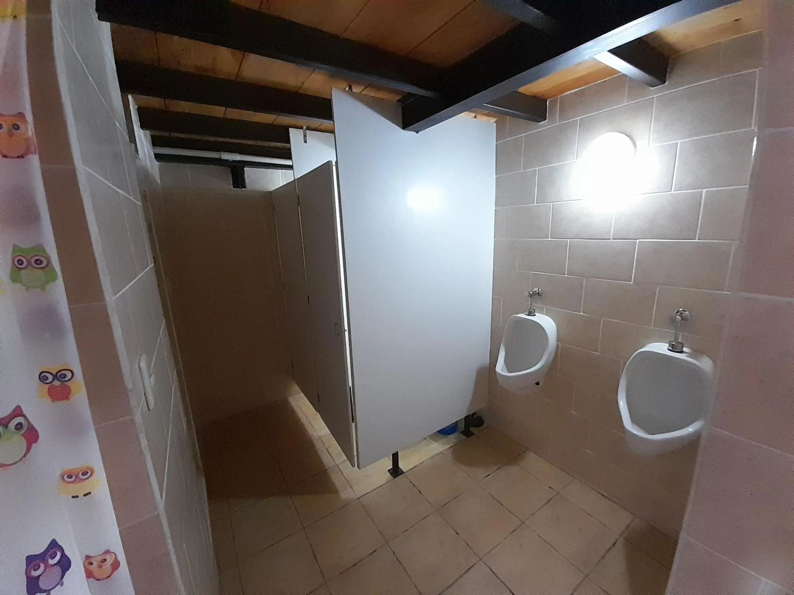 Shower in Hostal Casa Búho