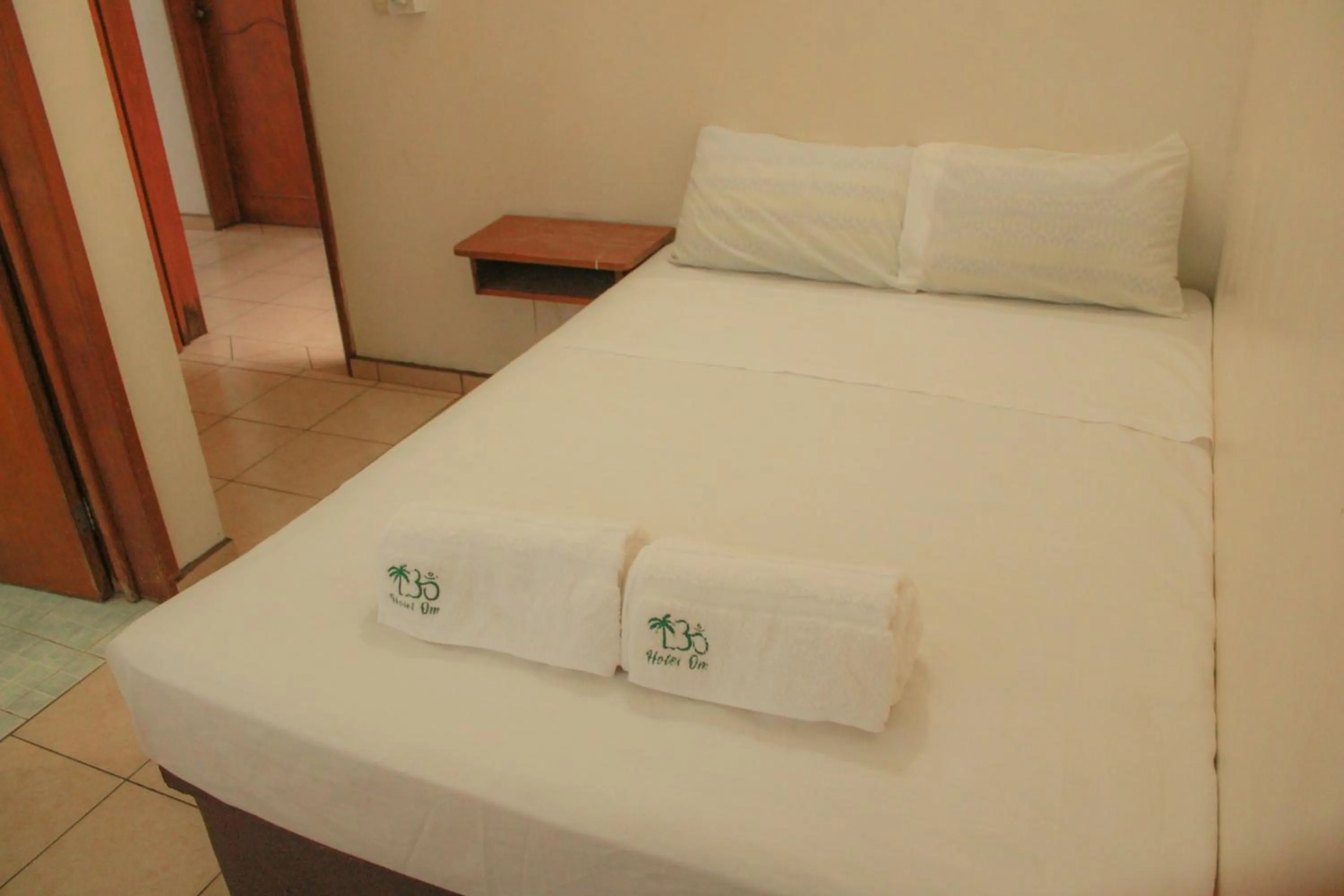 towels, Bed in Hotel OM DownTown