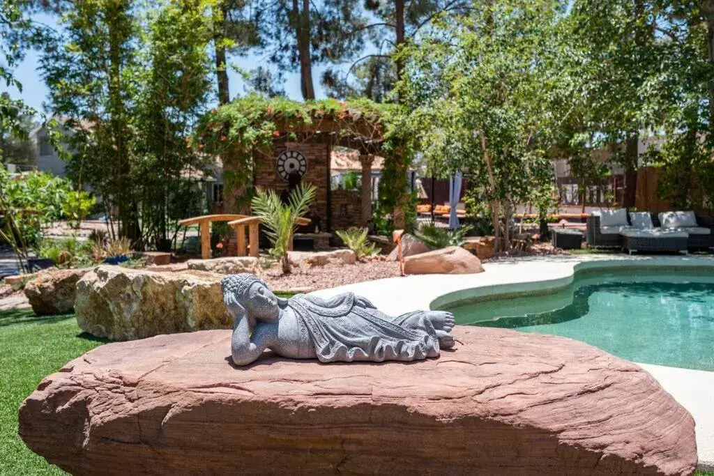 Resort-Style Paradise w 2 Pools Resort-Style Paradise w 2 Pools