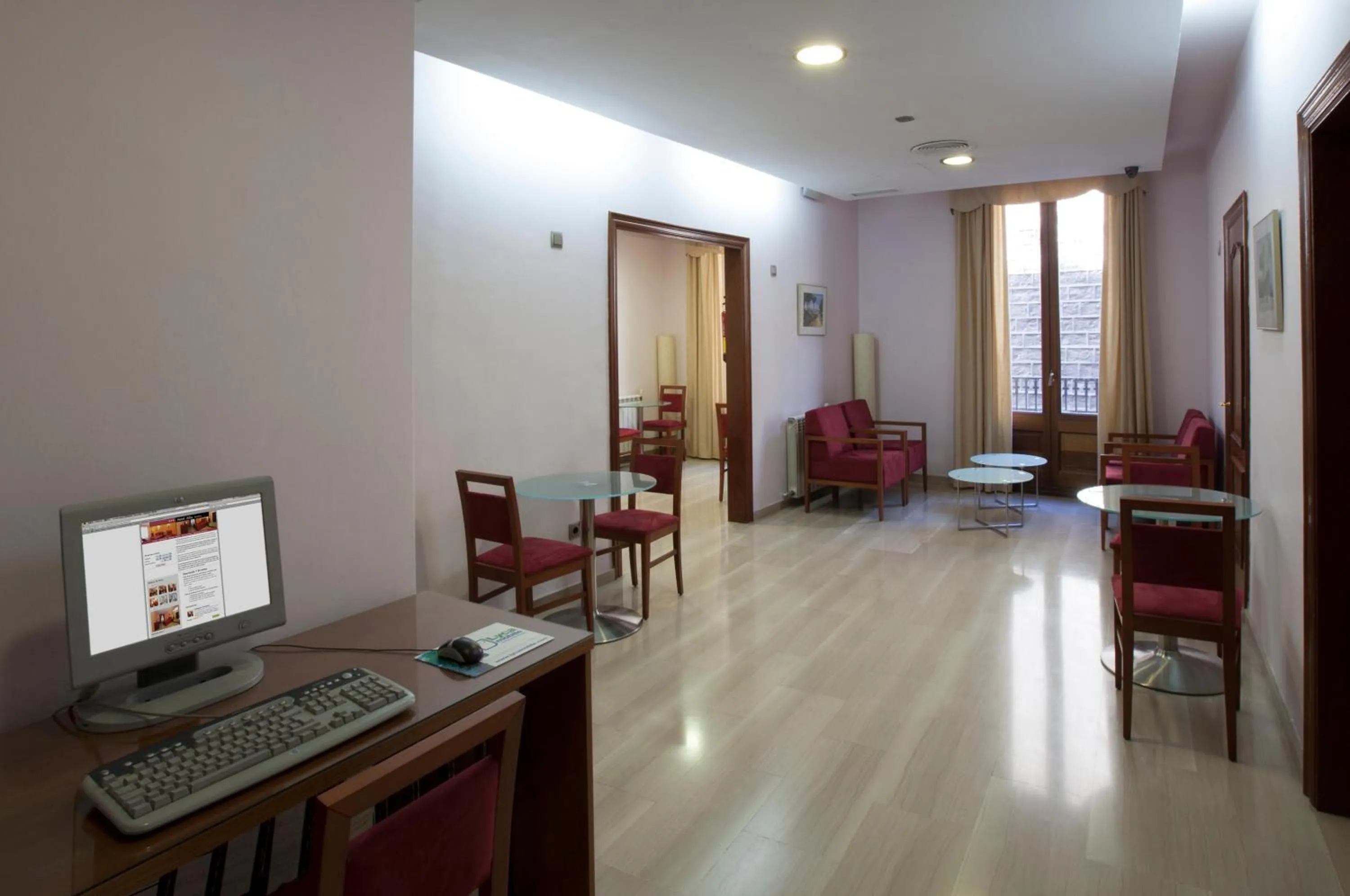 Communal lounge/ TV room in Alba Hotel