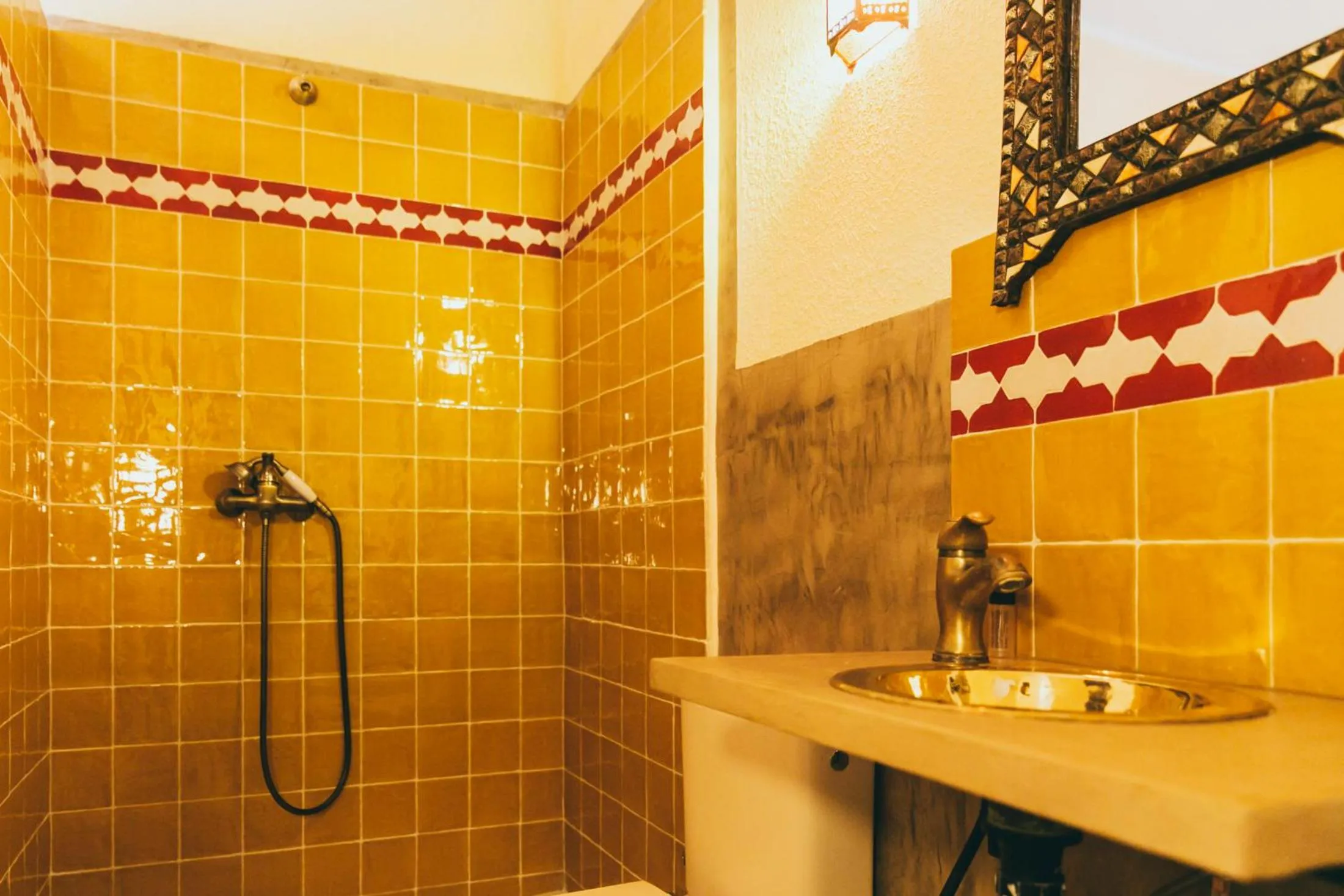 Shower in El Riad Andaluz