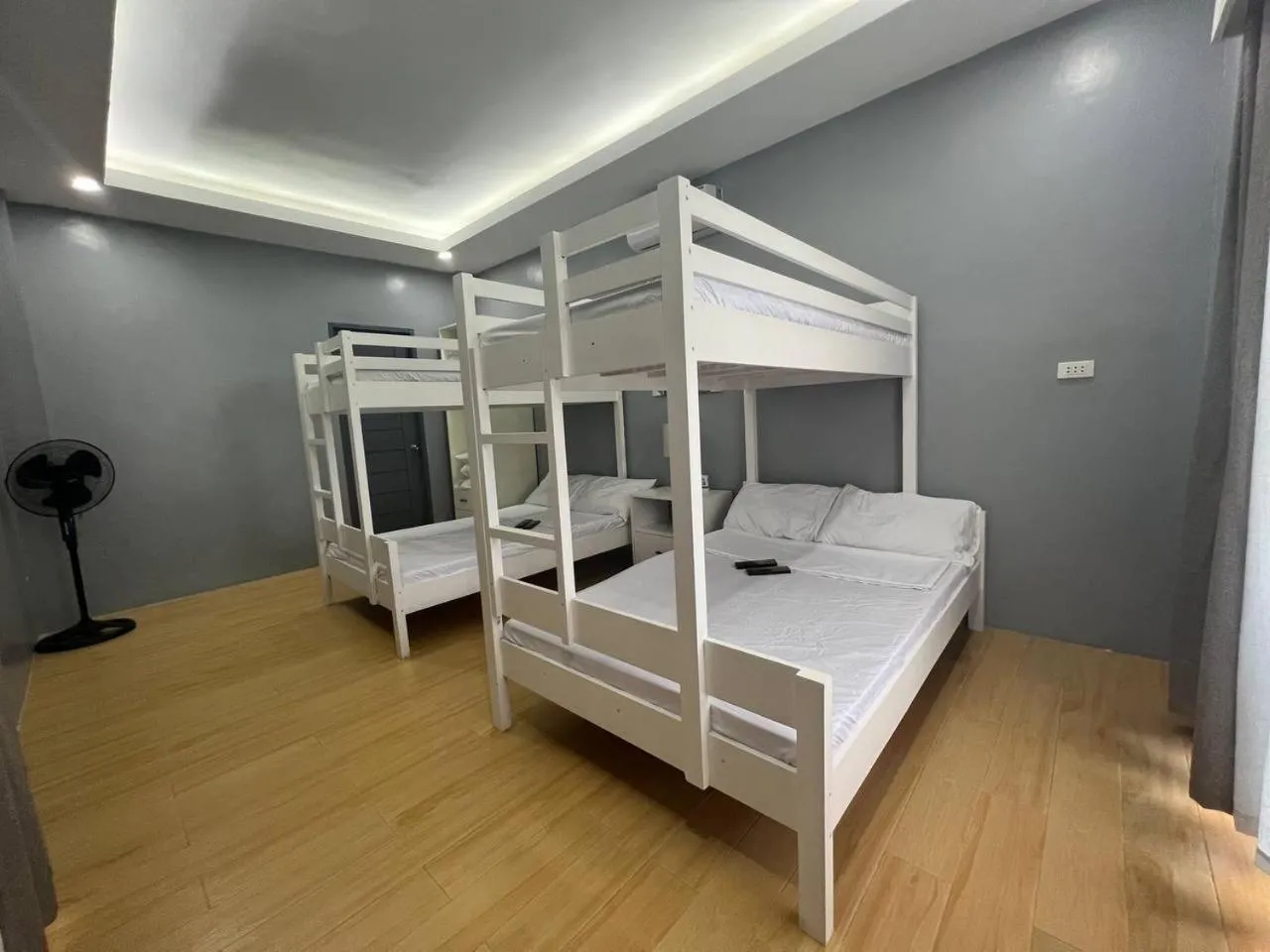 Photo of the whole room, Bed in D' Beach Resort