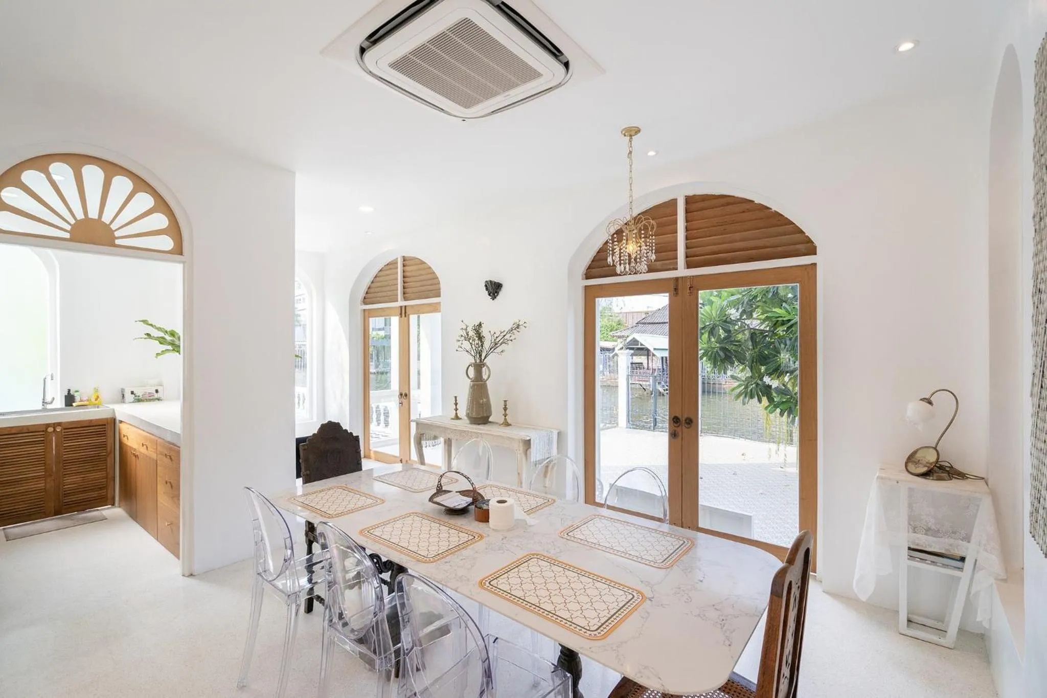 Kitchen or kitchenette in Arpo Pool Villa Riverside Bangkok