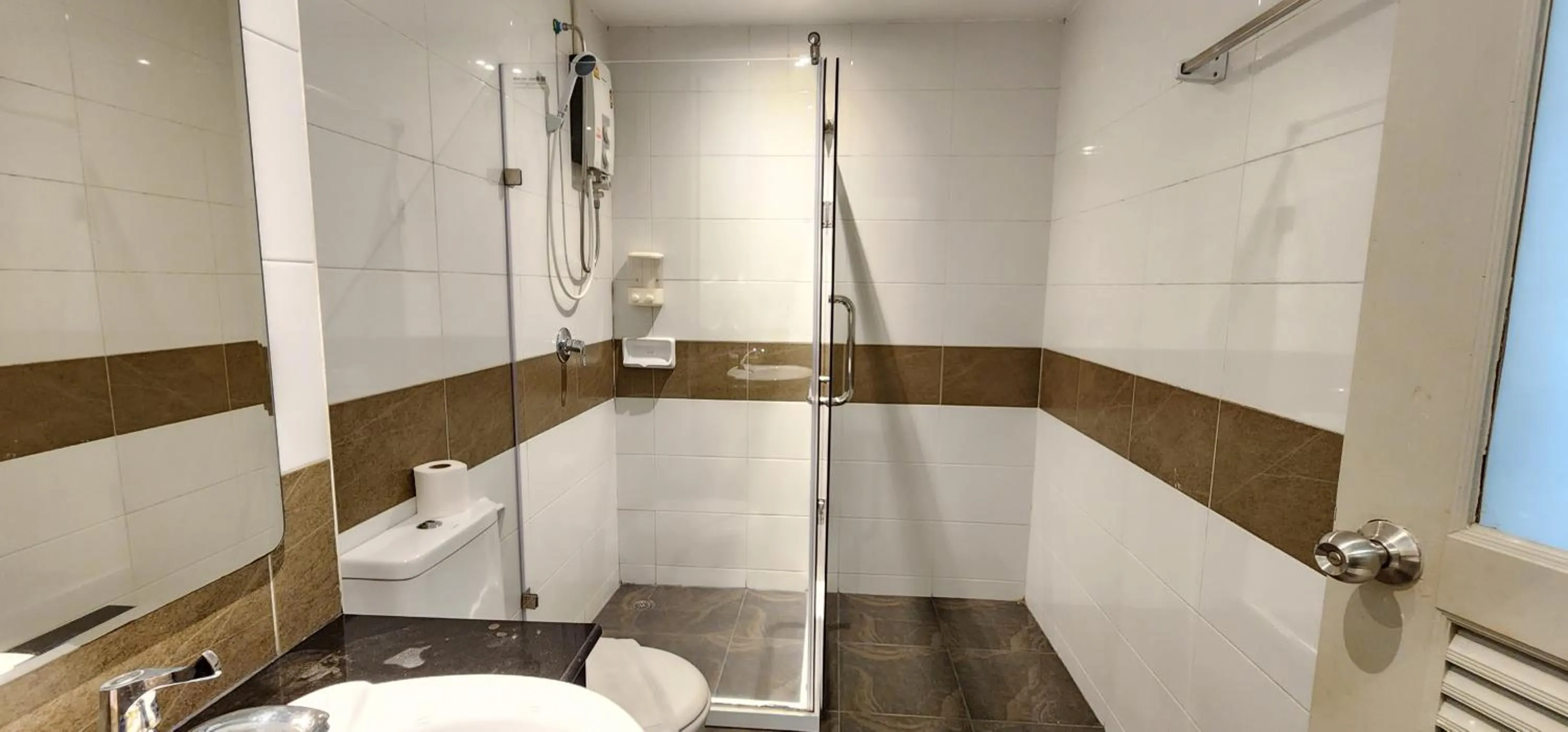 Toilet in Issara Patong Beach