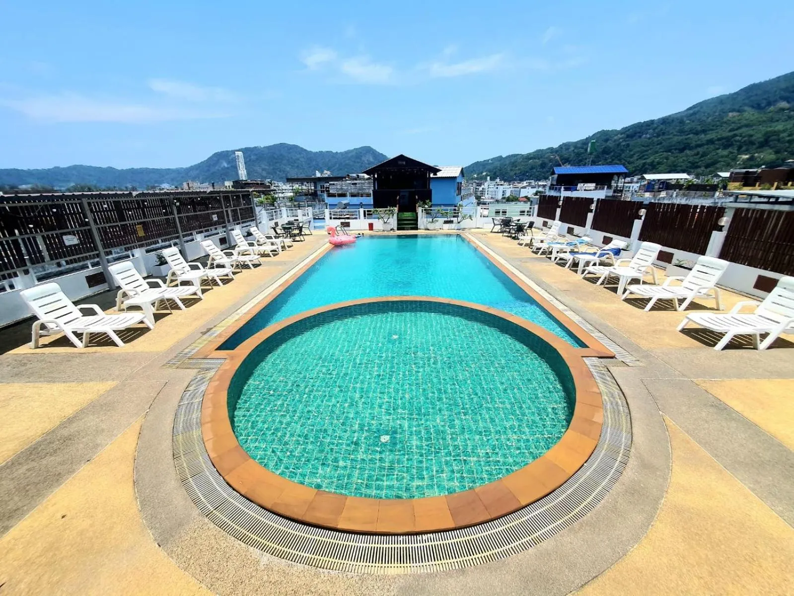 Swimming pool in Issara Patong Beach