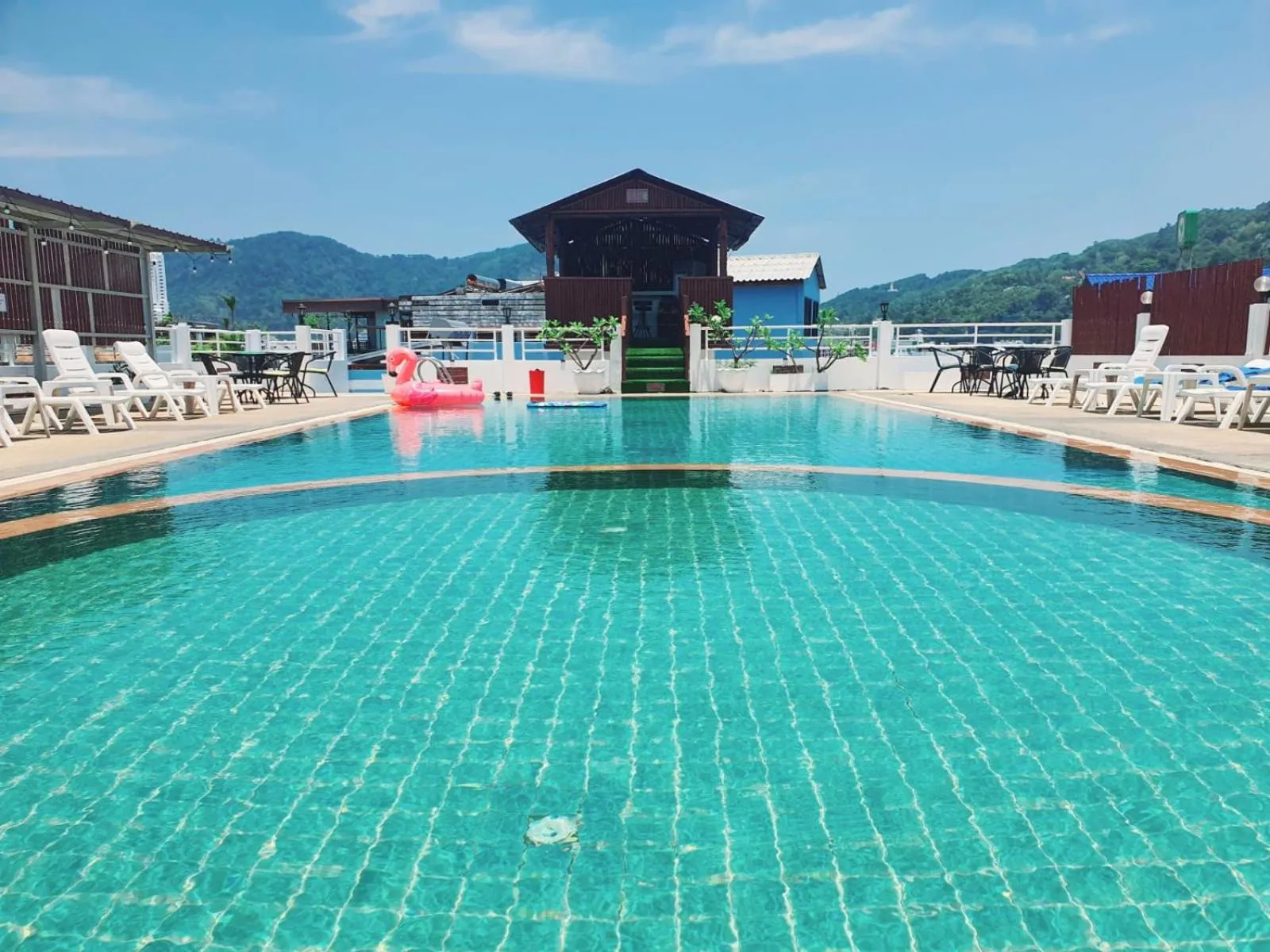 Swimming pool in Issara Patong Beach