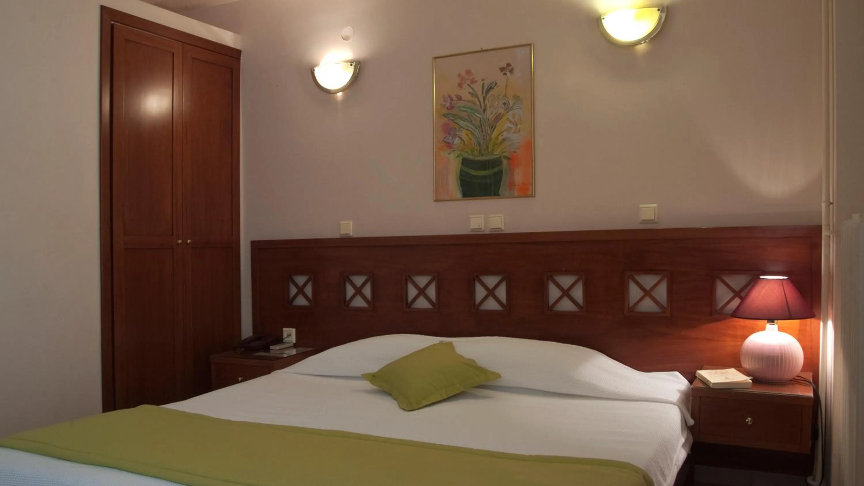 Bed in Triton Hotel Piraeus