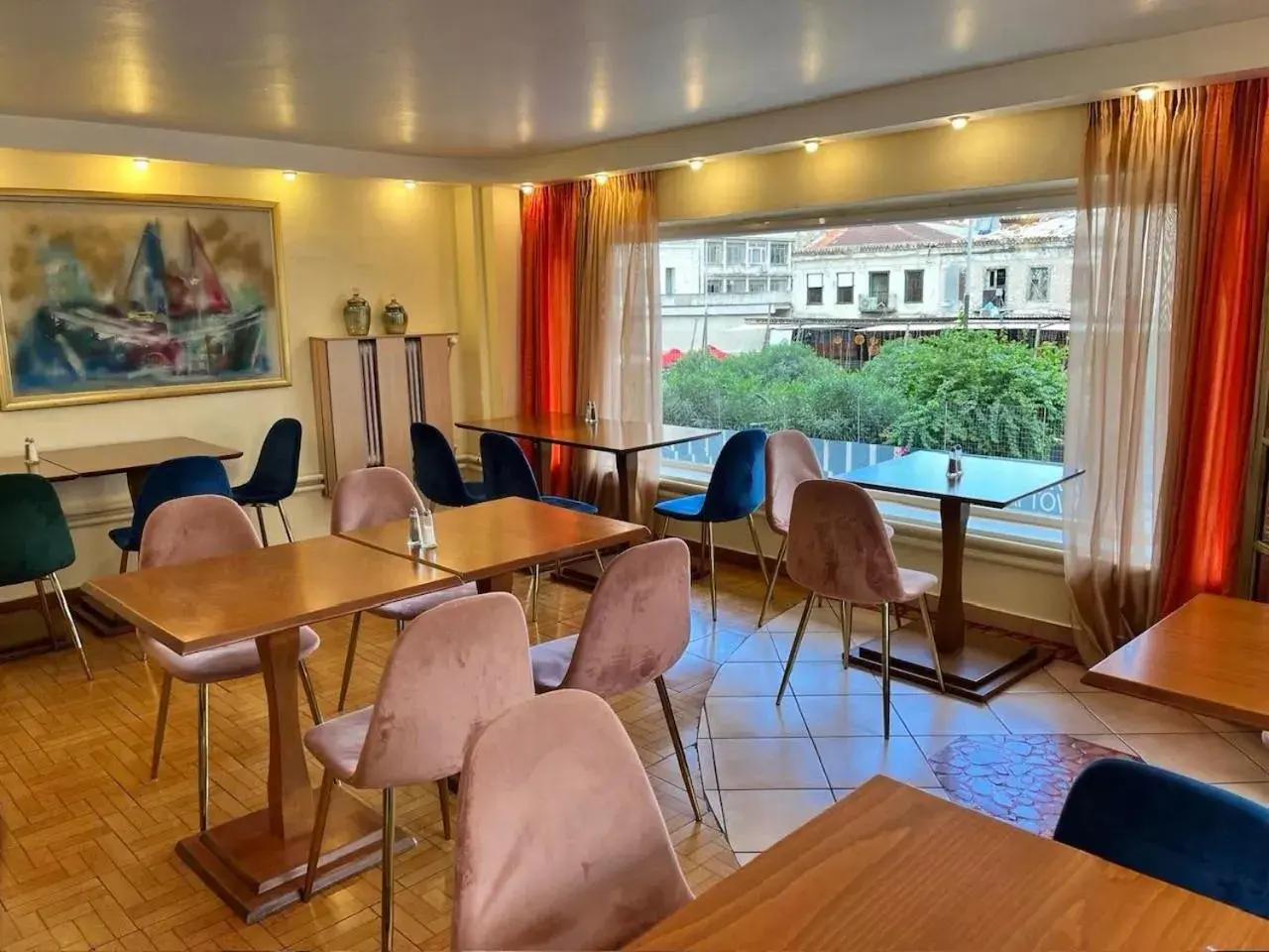 Restaurant/places to eat in Triton Hotel Piraeus Restaurant/places to eat in Triton Hotel Piraeus