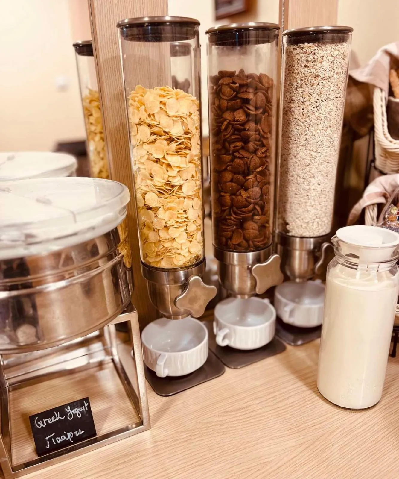 Triton Hotel Piraeus