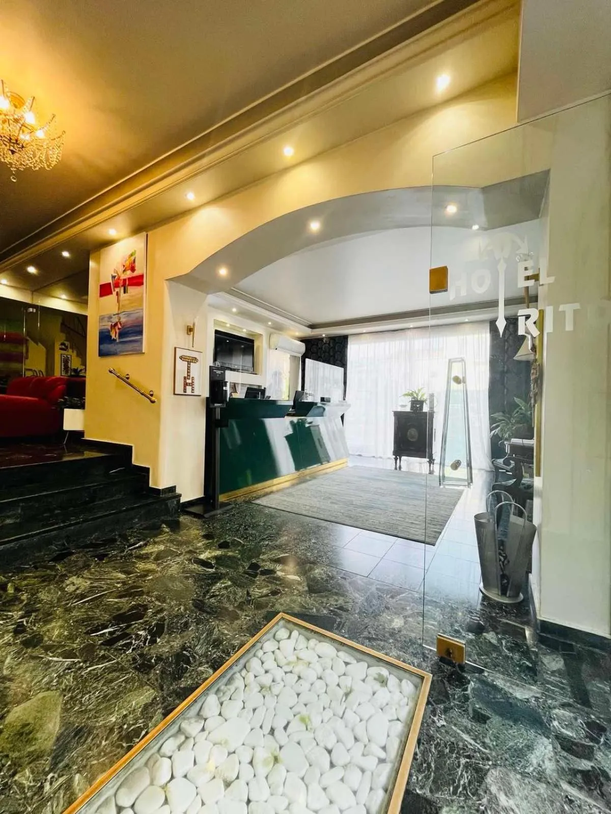 Triton Hotel Piraeus