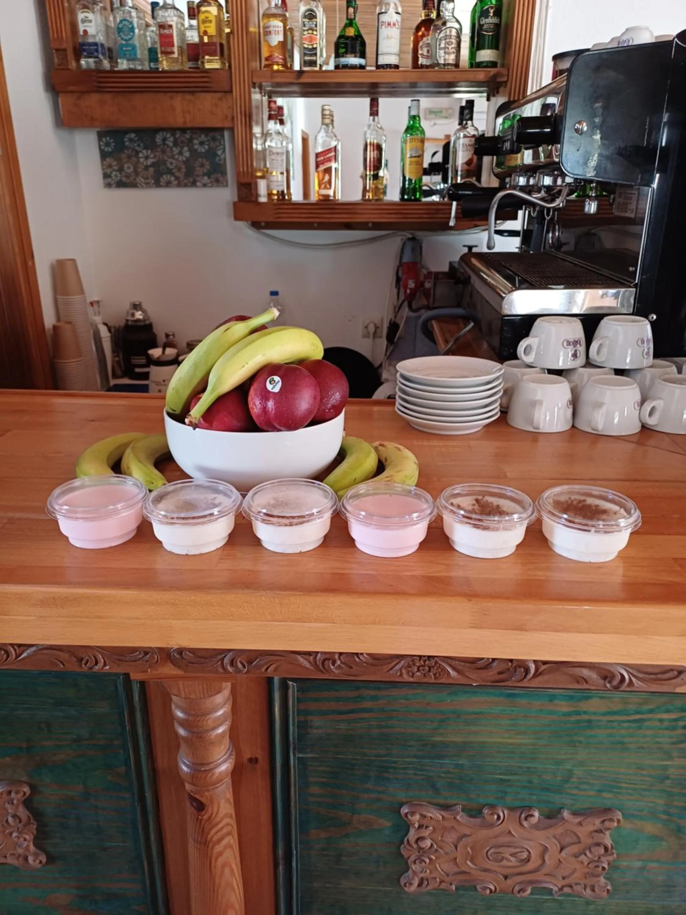 Breakfast in Siroco's Rooms And Studios