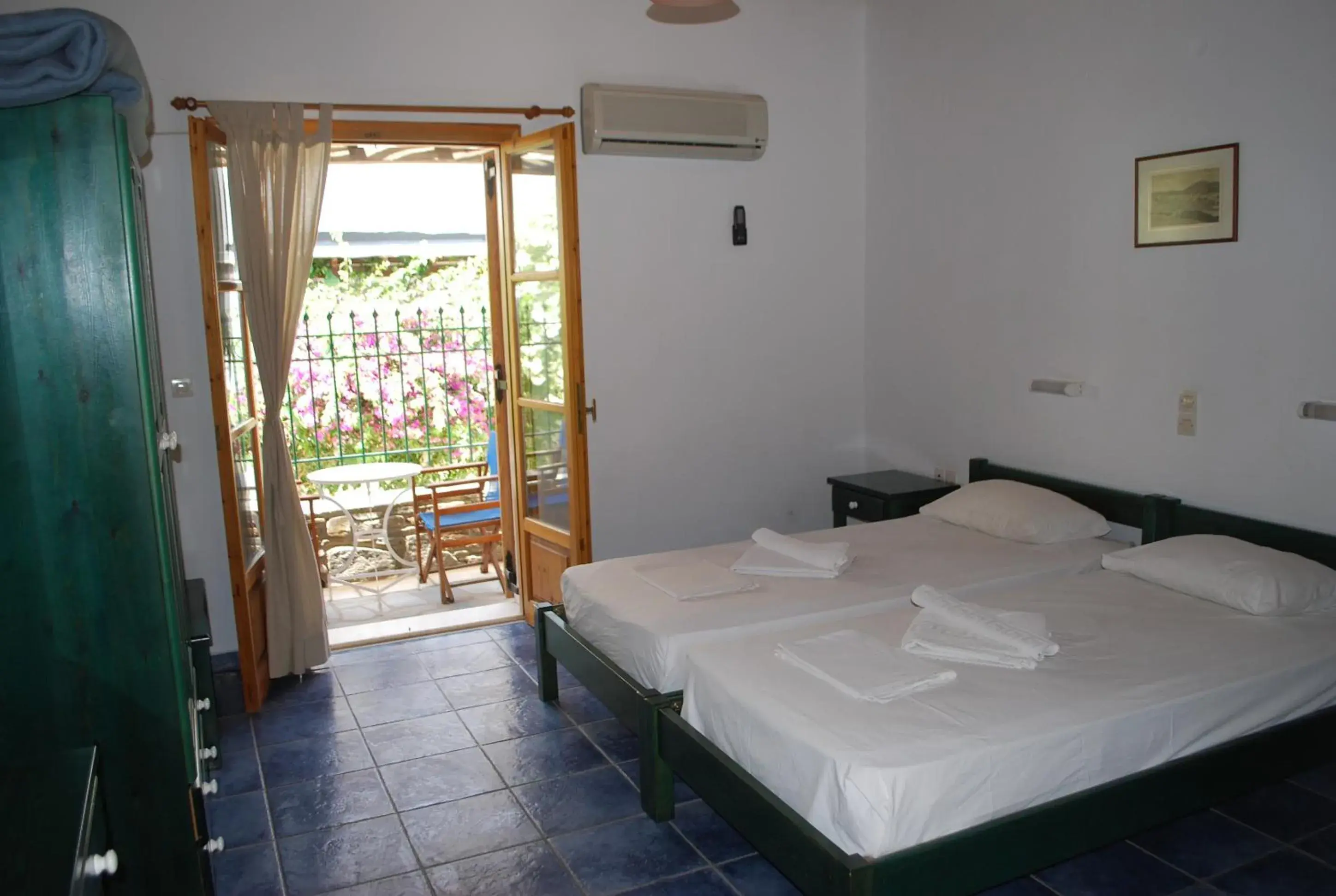 Twin Room in Siroco's Rooms And Studios Twin Room in Siroco's Rooms And Studios