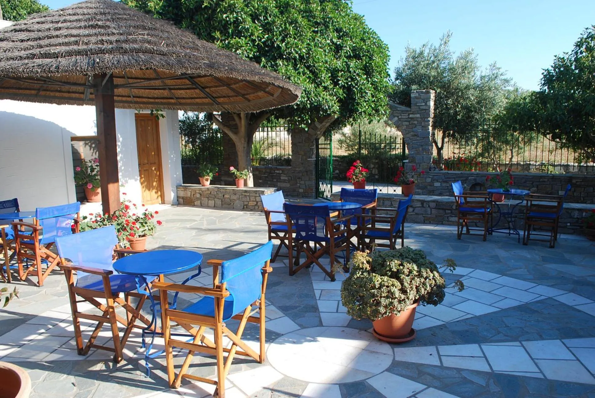 Seating area in Siroco's Rooms And Studios
