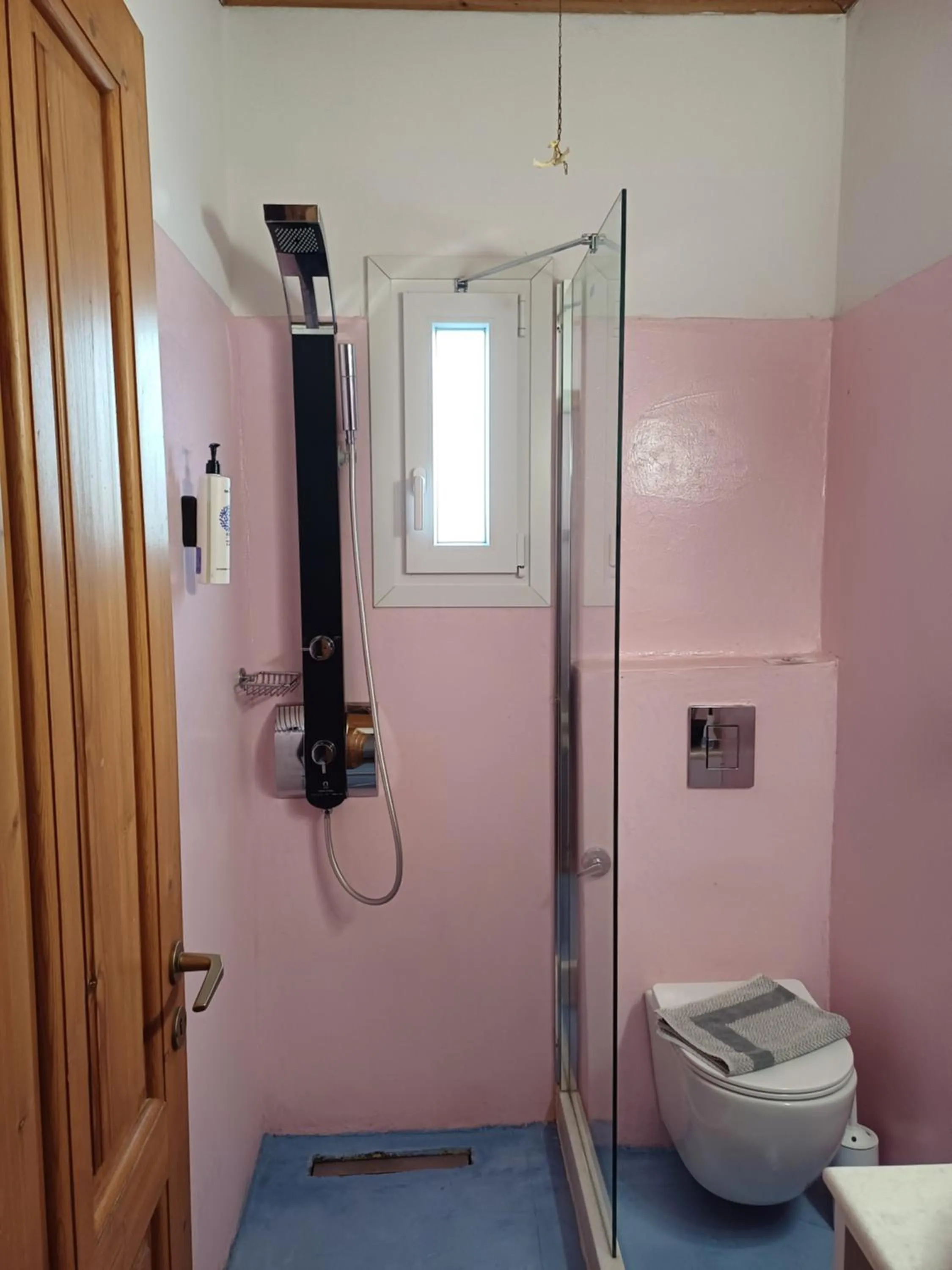 Bathroom in Siroco's Rooms And Studios