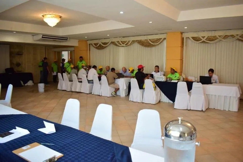 Business facilities in Peten Esplendido