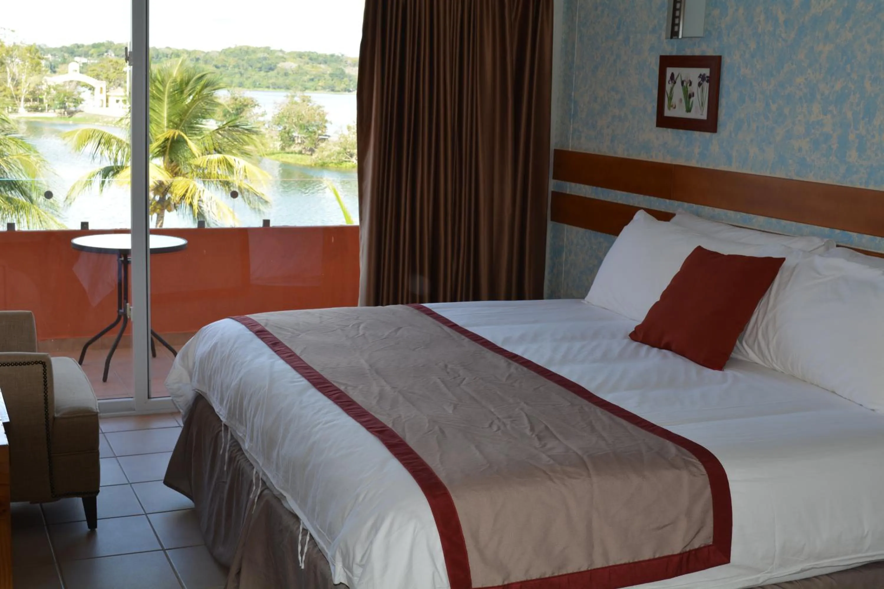 Bedroom, Bed in Peten Esplendido