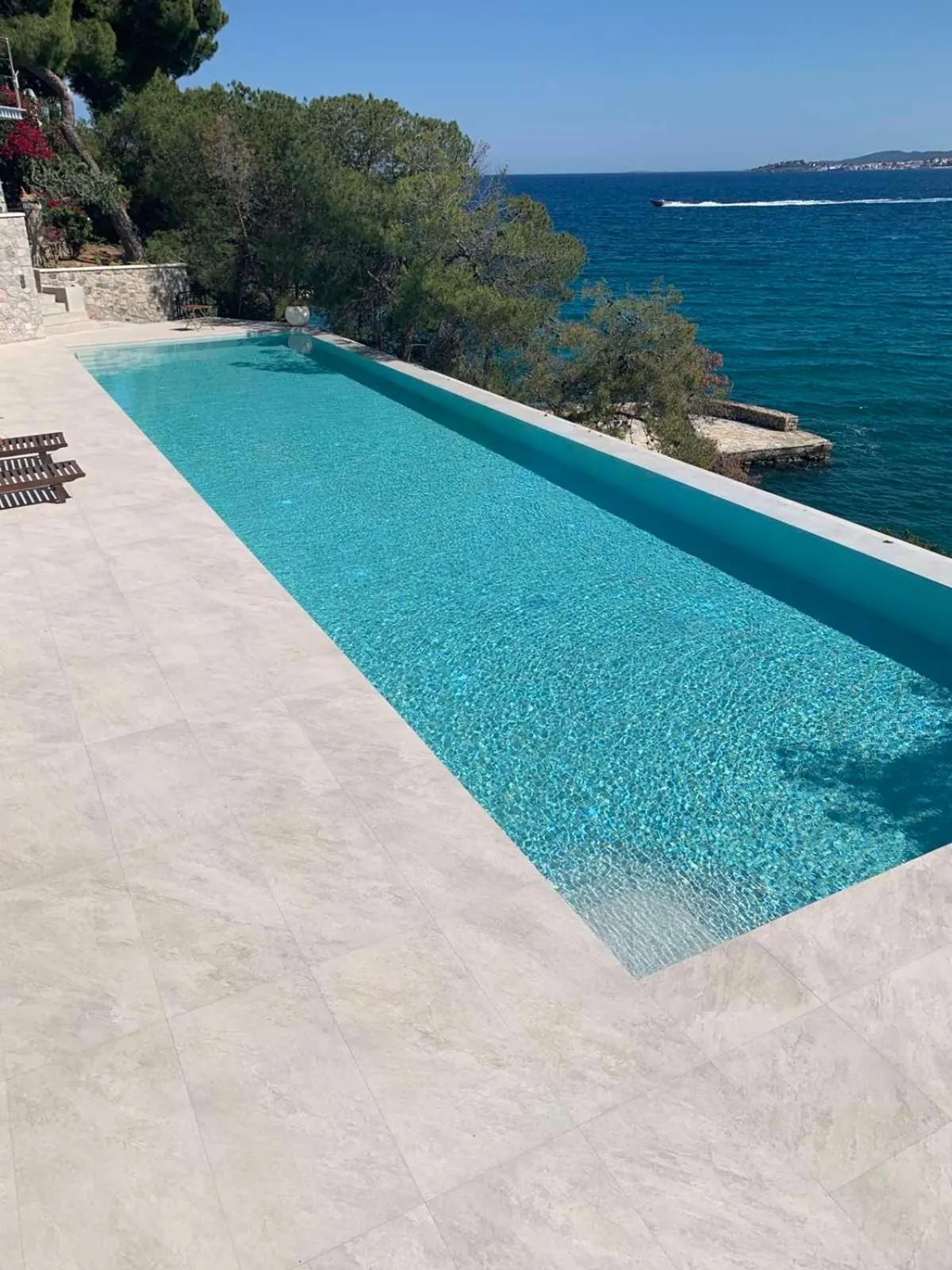 Vasiliki's Villa Beach Front and Pool