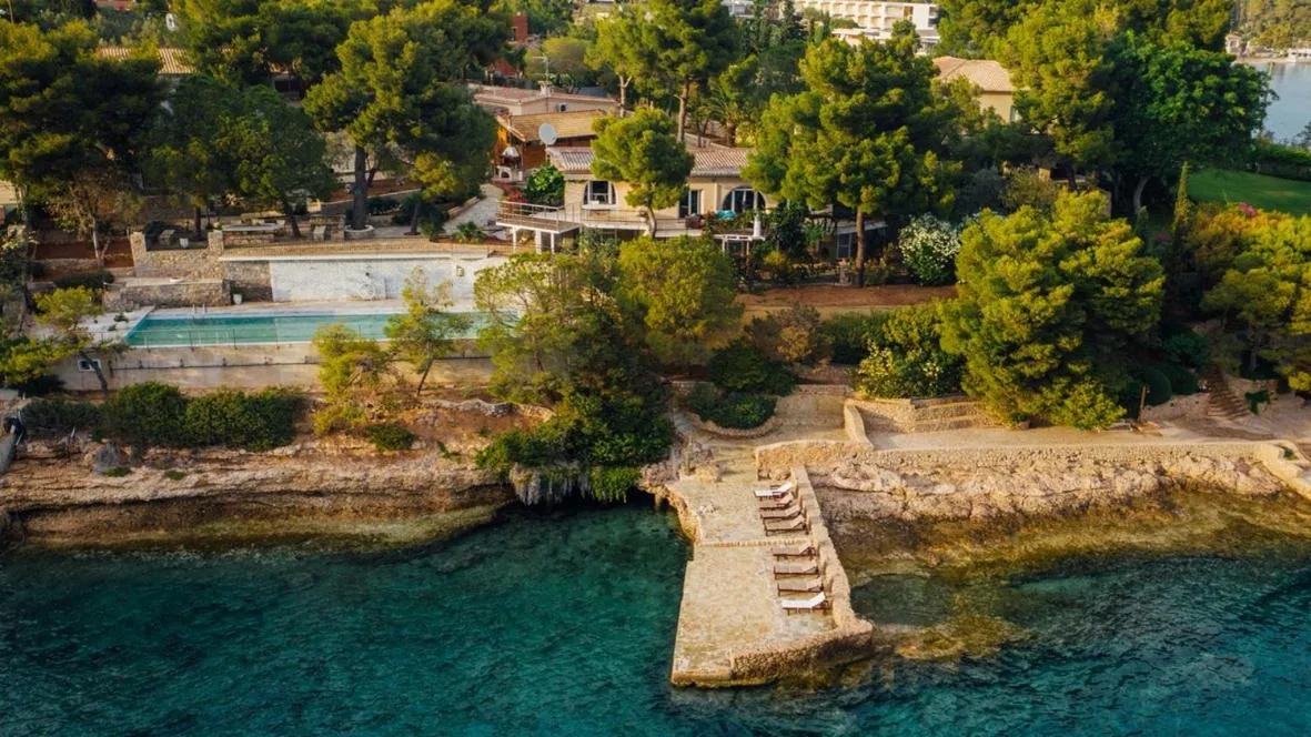 Vasiliki's Villa Beach Front and Pool