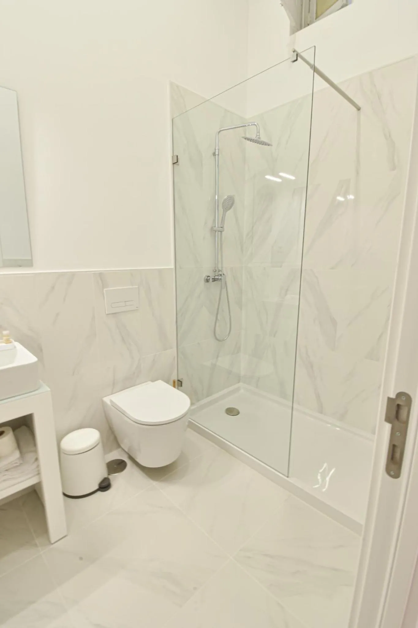 Shower in LAA Studios