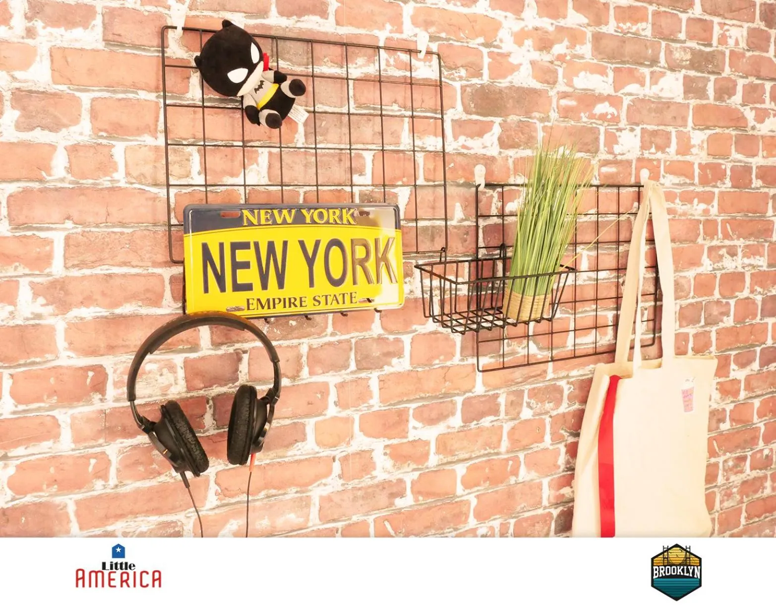 Decorative detail in Little America - Appart Hôtel 3km Futuroscope