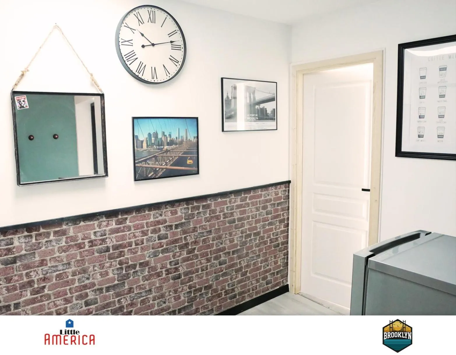 Decorative detail in Little America - Appart Hôtel 3km Futuroscope